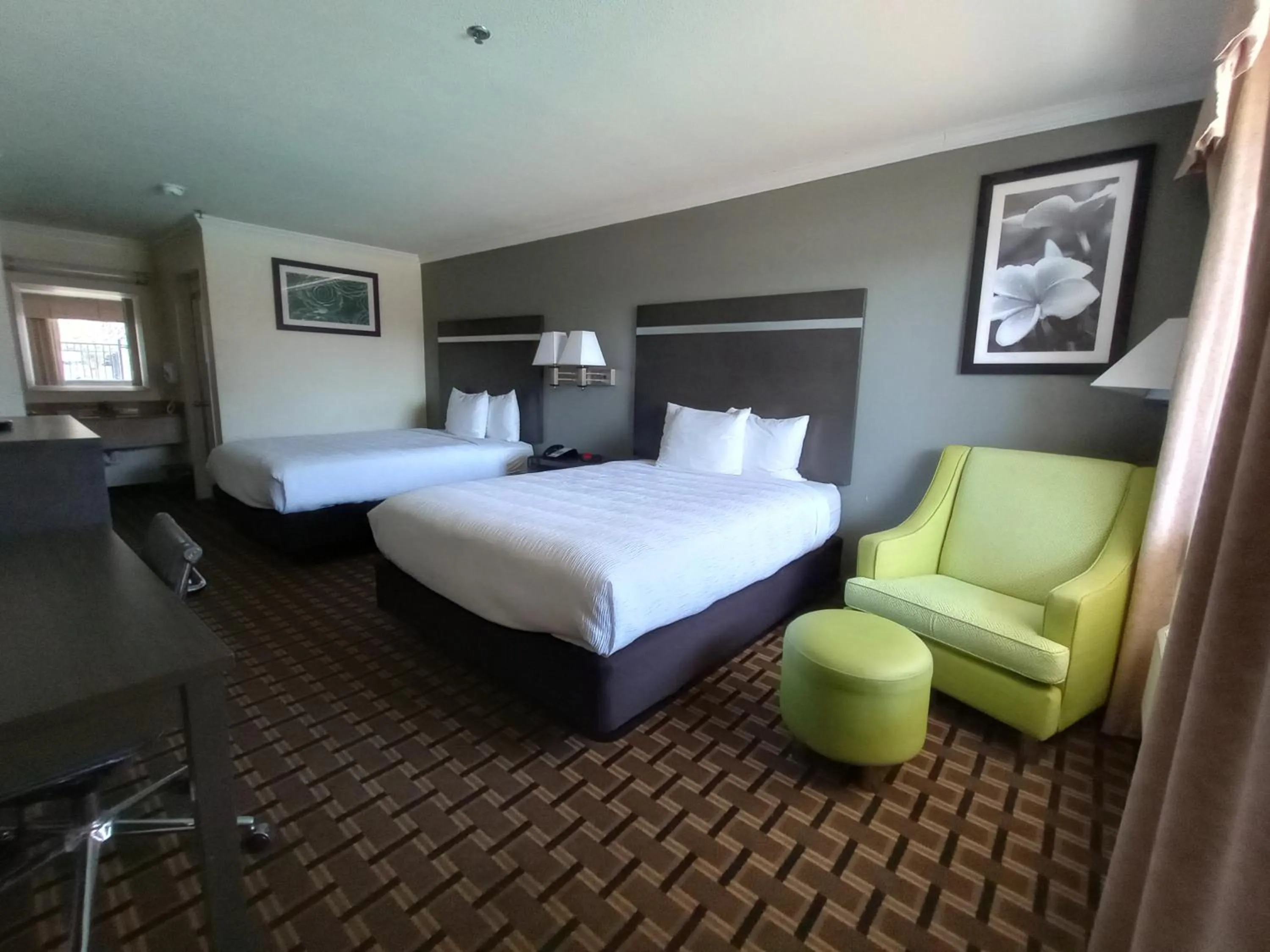 Queen Room with Two Queen Beds - Mobility Access in Best Western Garden Inn