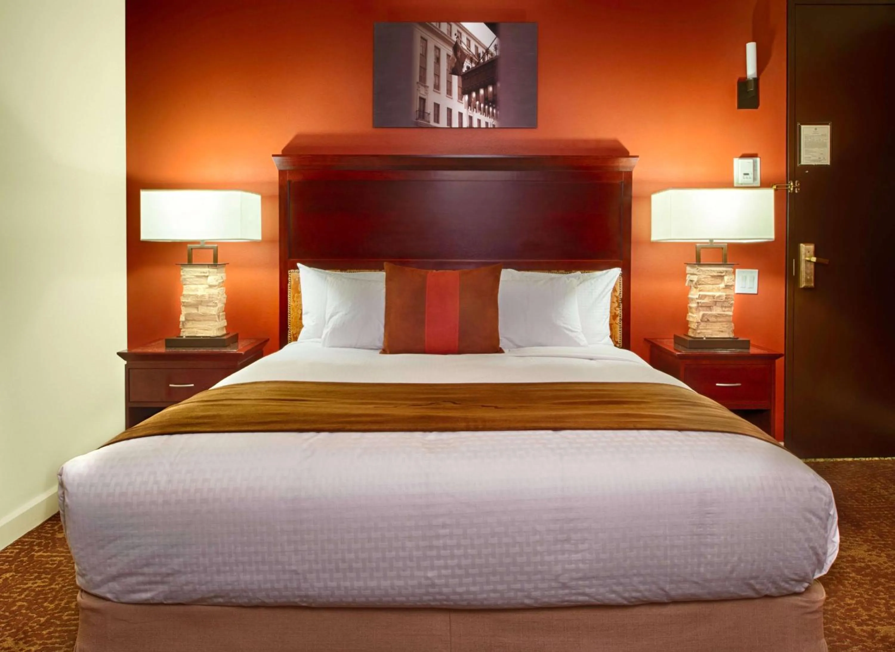 King Room with Accessible Tub - Mobility and Hearing Access in The Emily Morgan Hotel - A DoubleTree by Hilton