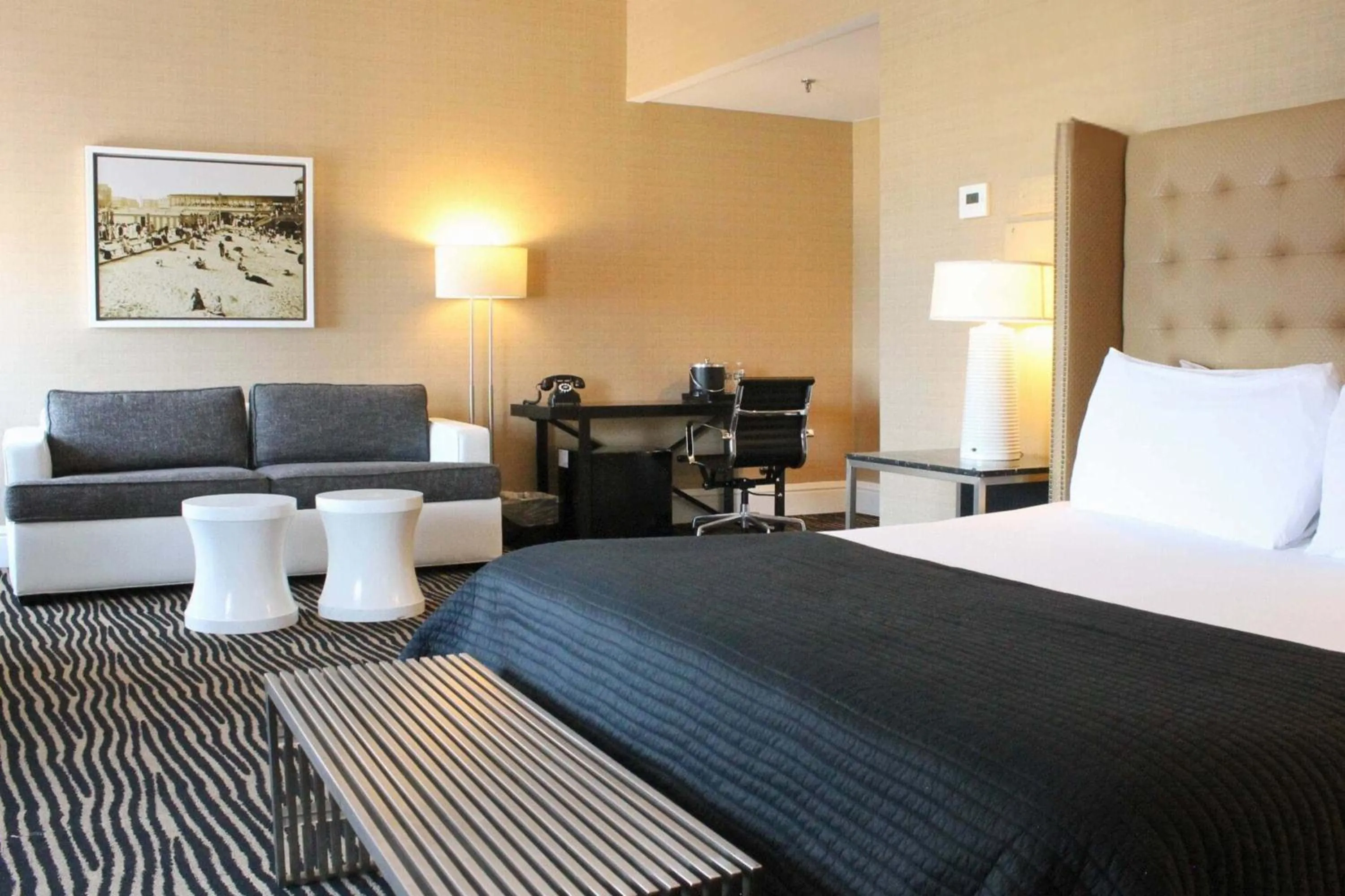 Deluxe King Room in Berkeley Oceanfront Hotel