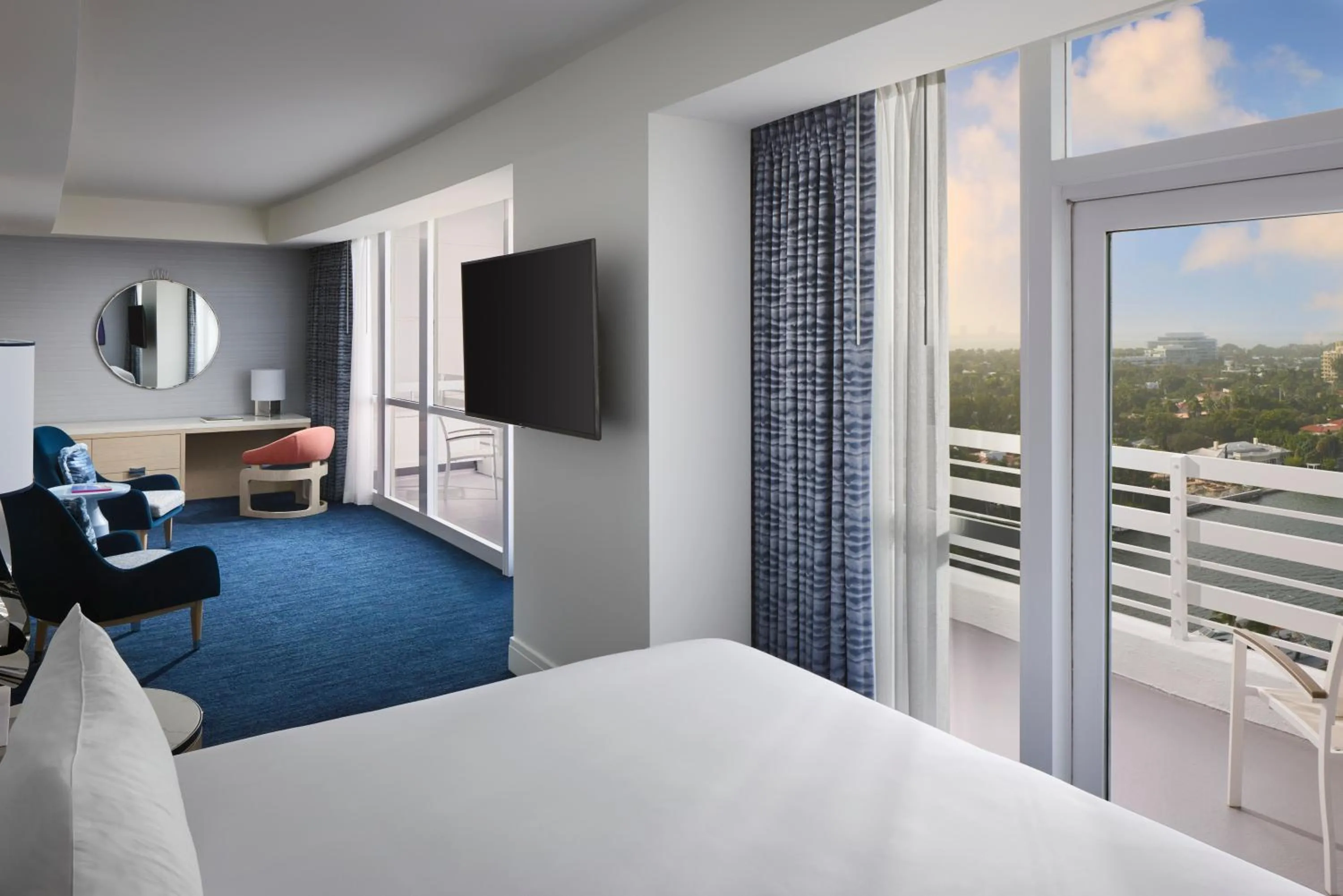 Deluxe King Room with Balcony - single occupancy in Fontainebleau Miami Beach