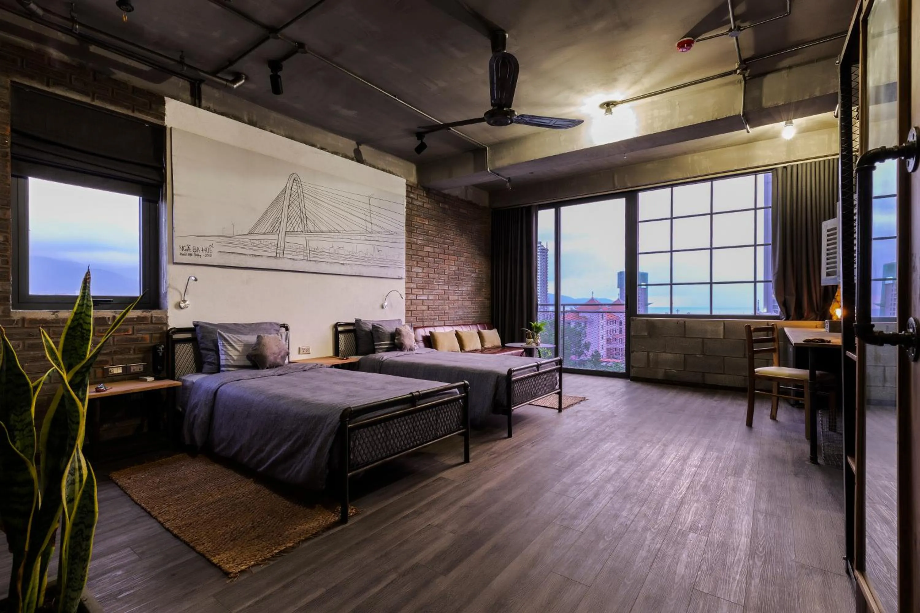 Deluxe Twin Room with Sea View in Bridges Danang Boutique Hotel