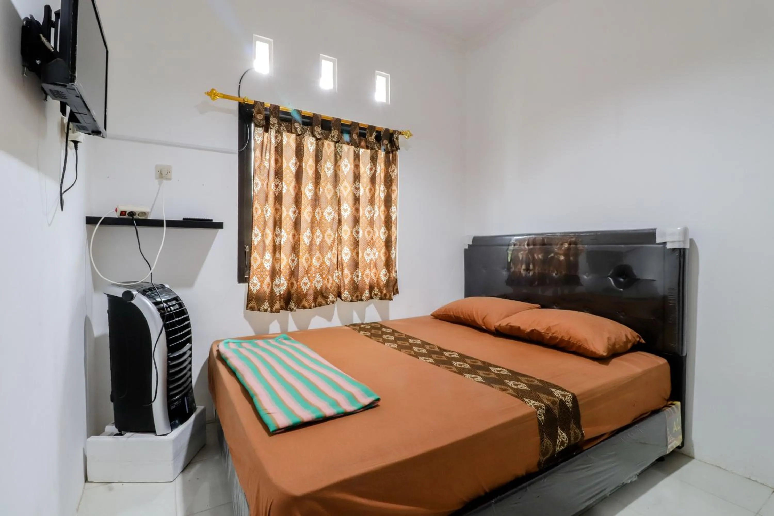 Standard Double Room with Fan in Java Homestay