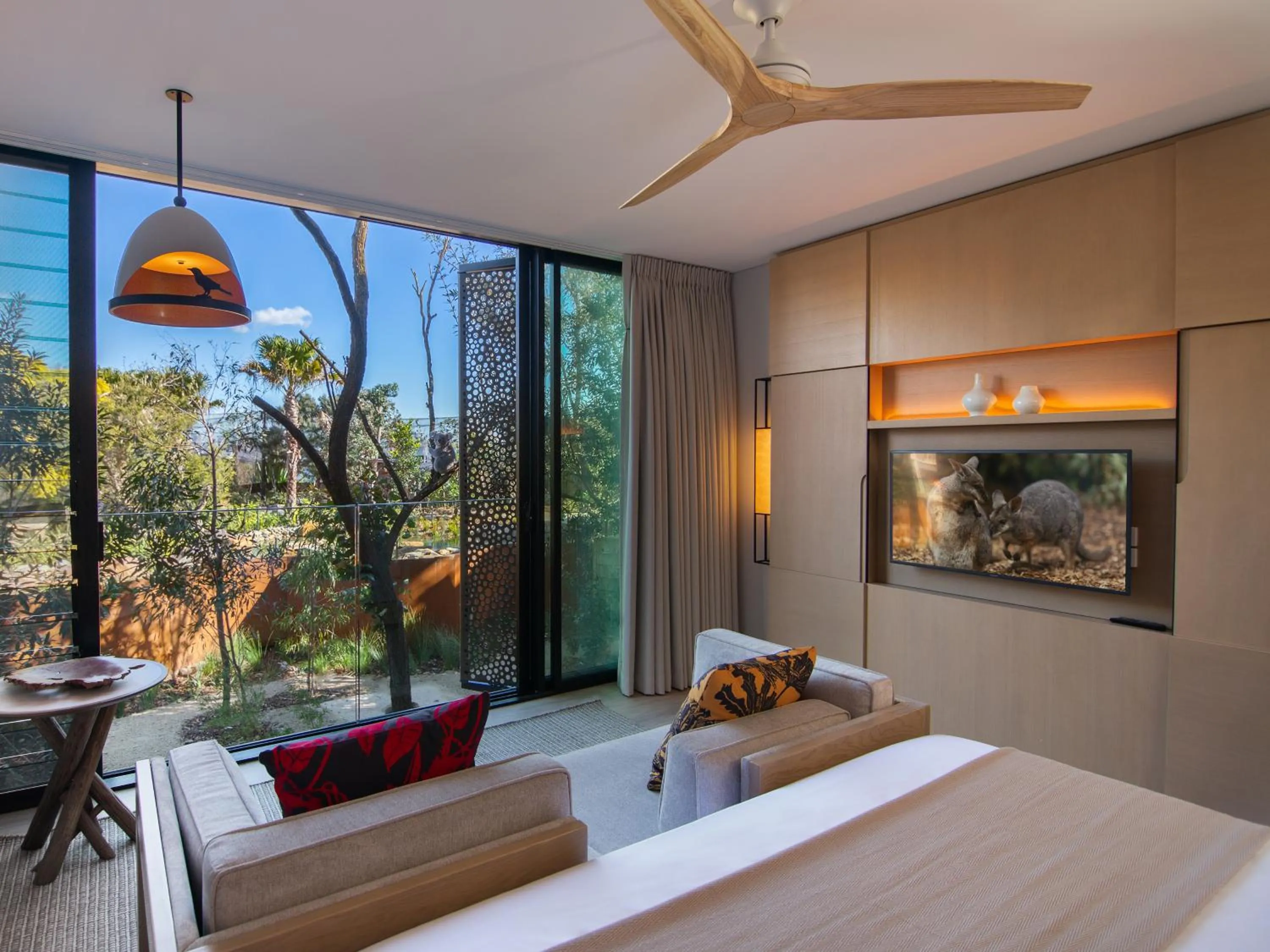 Animal View Room - single occupancy - Breakfast, Tour & Zoo Admission in Wildlife Retreat at Taronga
