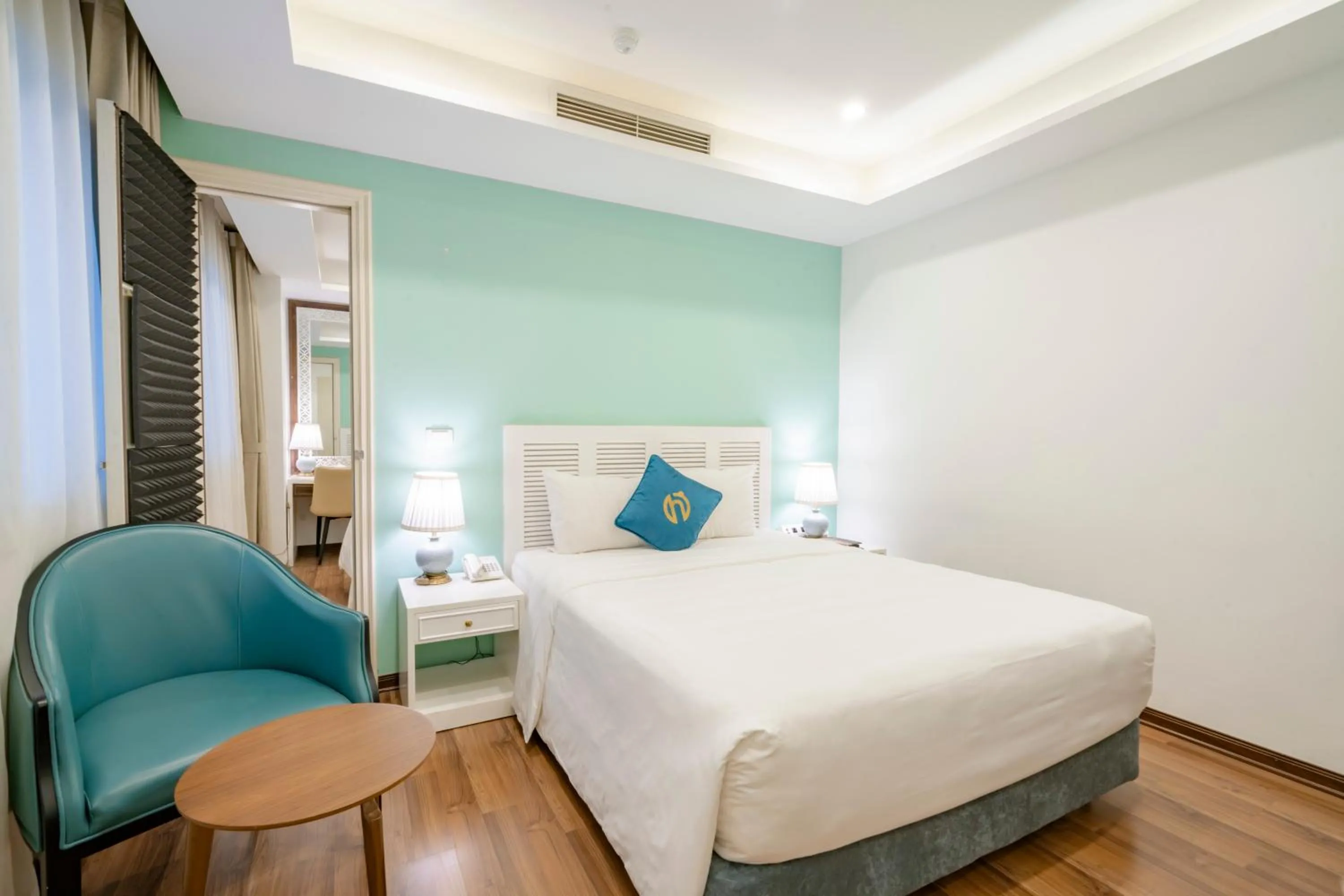 Deluxe Double Room in Minasi HanoiOi Lakeside Hotel