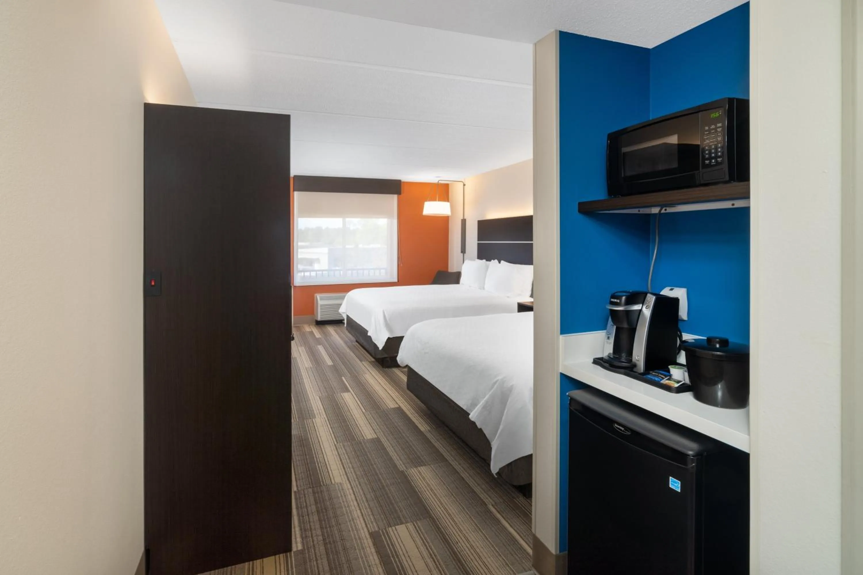 Deluxe Twin Room - Hearing Accessible in Holiday Inn Express Hotel & Suites Bluffton at Hilton Head Area by IHG