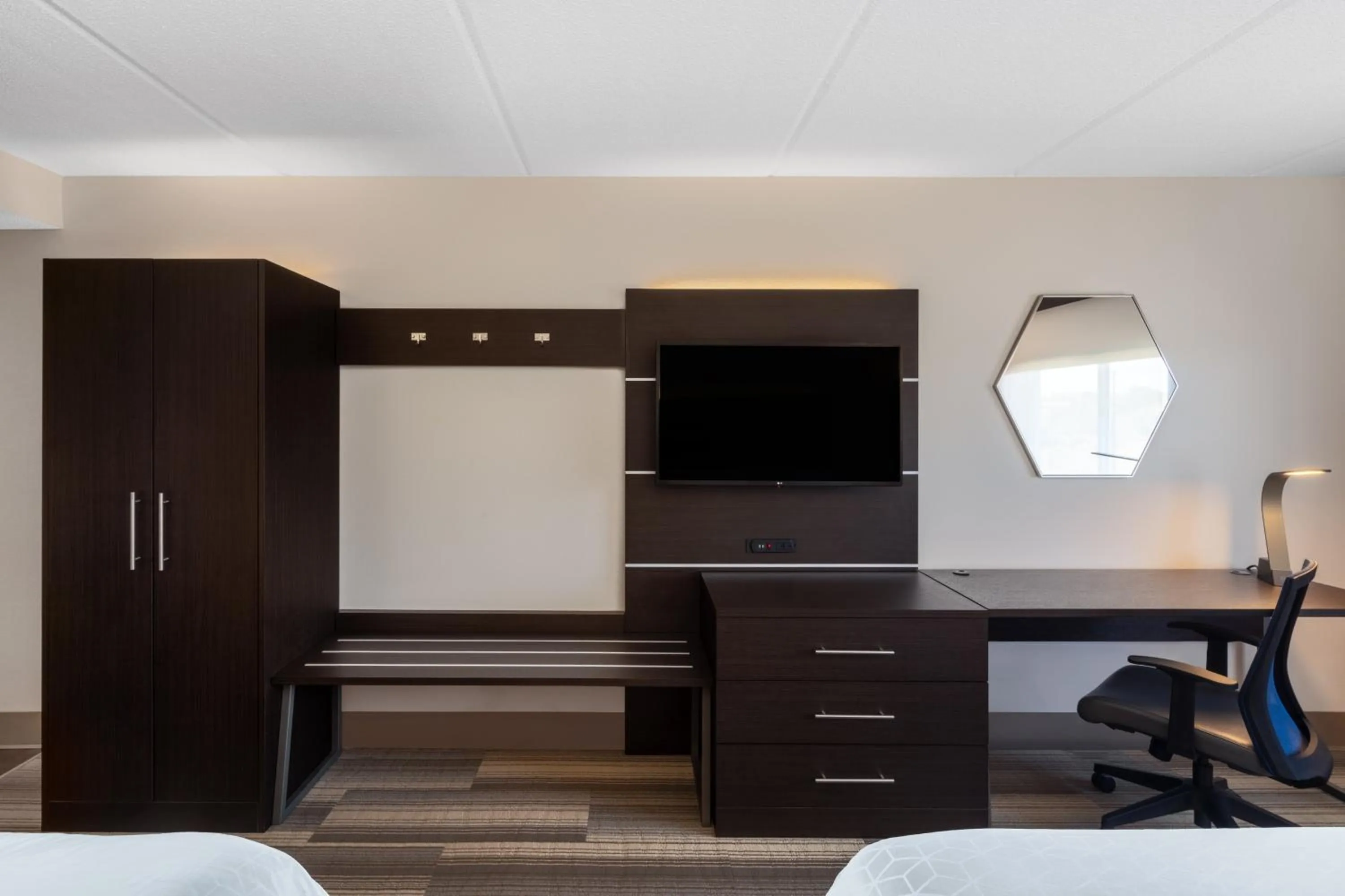 Standard Queen Room with Two Queen Beds in Holiday Inn Express Hotel & Suites Bluffton at Hilton Head Area by IHG