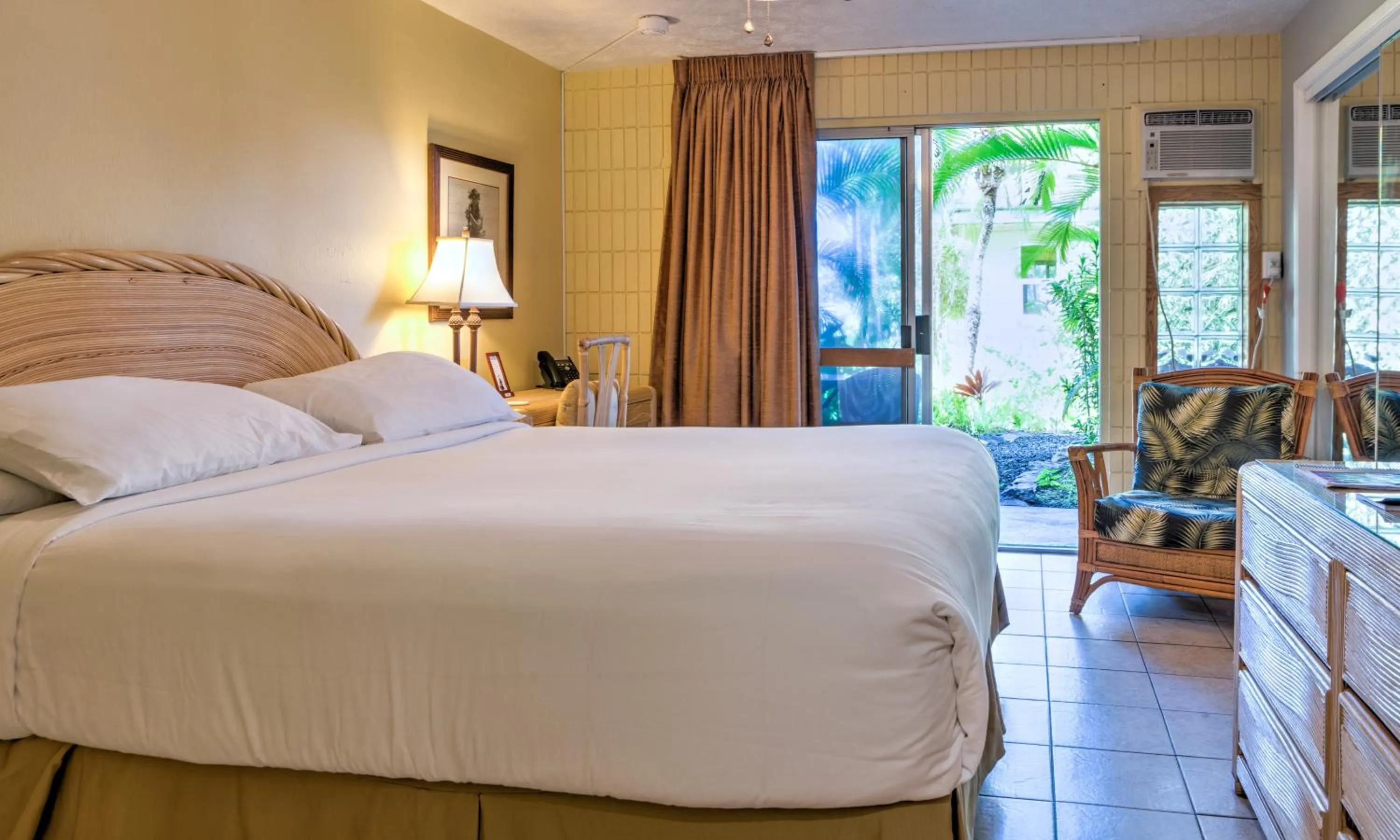 Standard Room, 1 King Bed, Garden View in Kohea Kai Hotel Maui