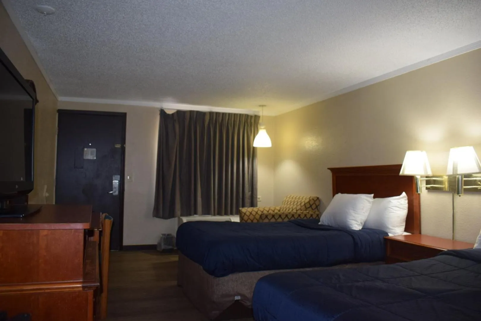 Two Queen Beds Non-Smoking in Knights Inn Farmington Hills