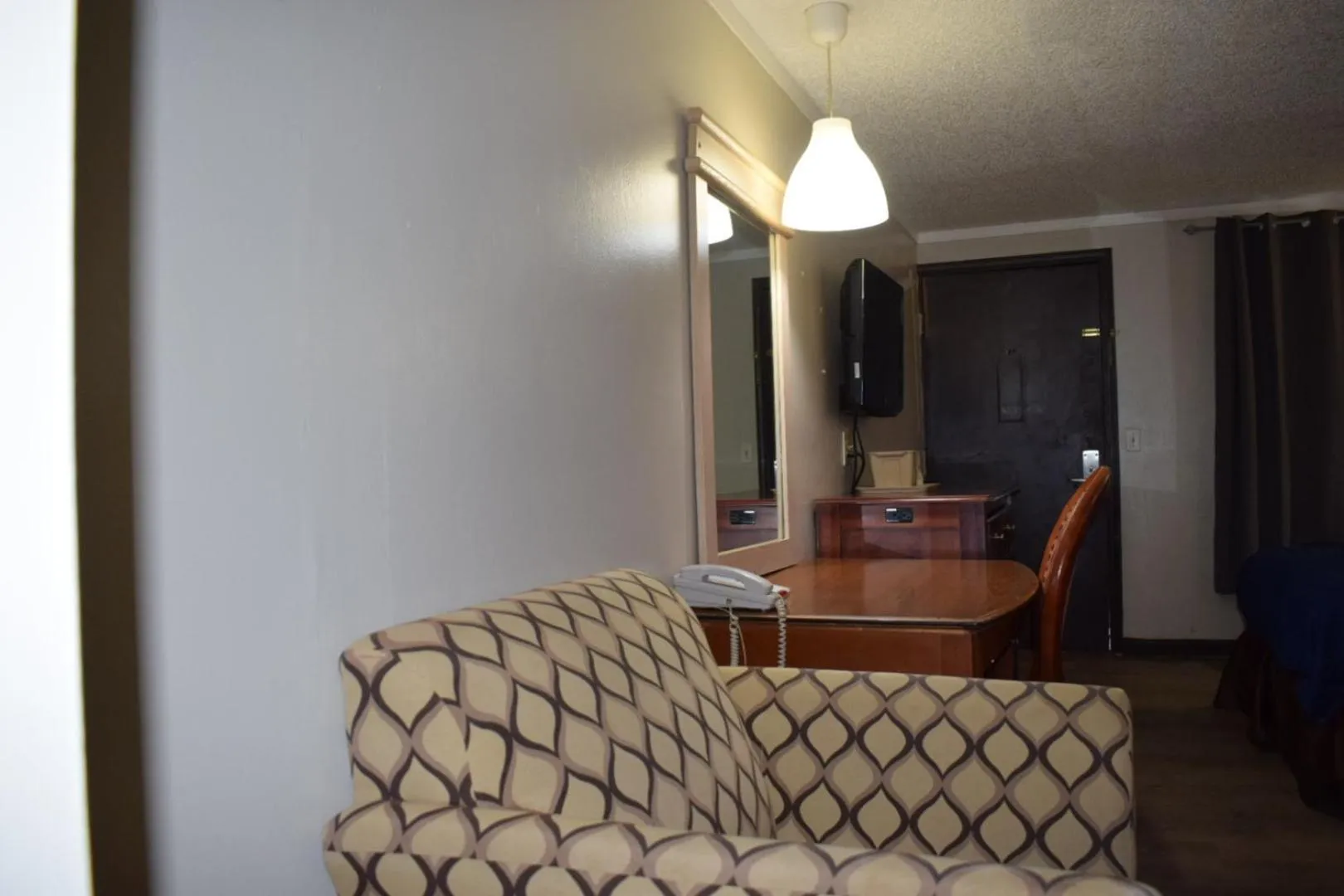 Studio King Bed Kitchenette Non Smoking in Knights Inn Farmington Hills