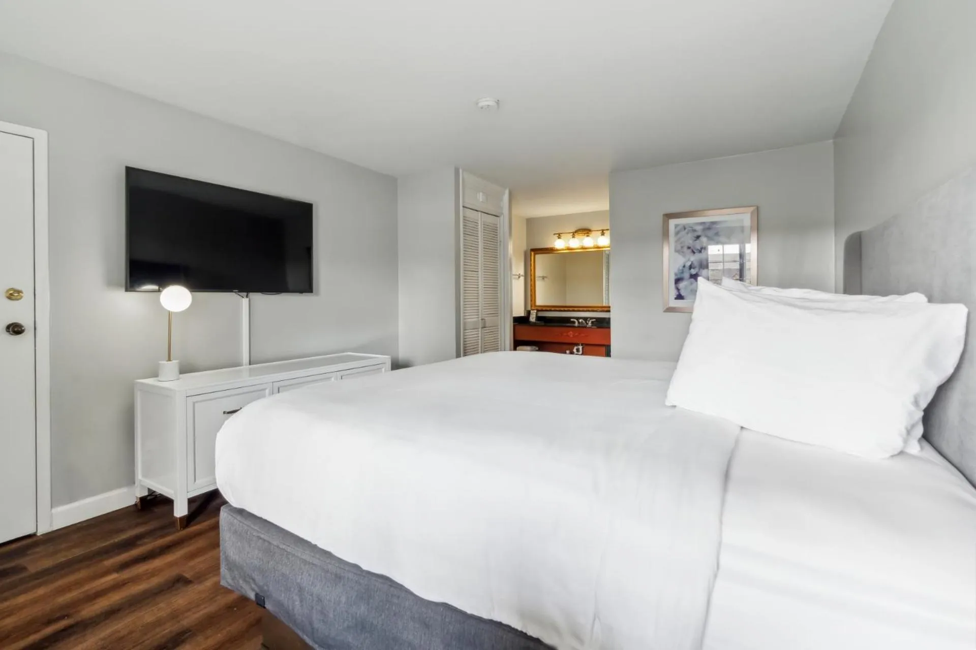 King Room - Disability Access/Non-Smoking in Maison Saint Charles