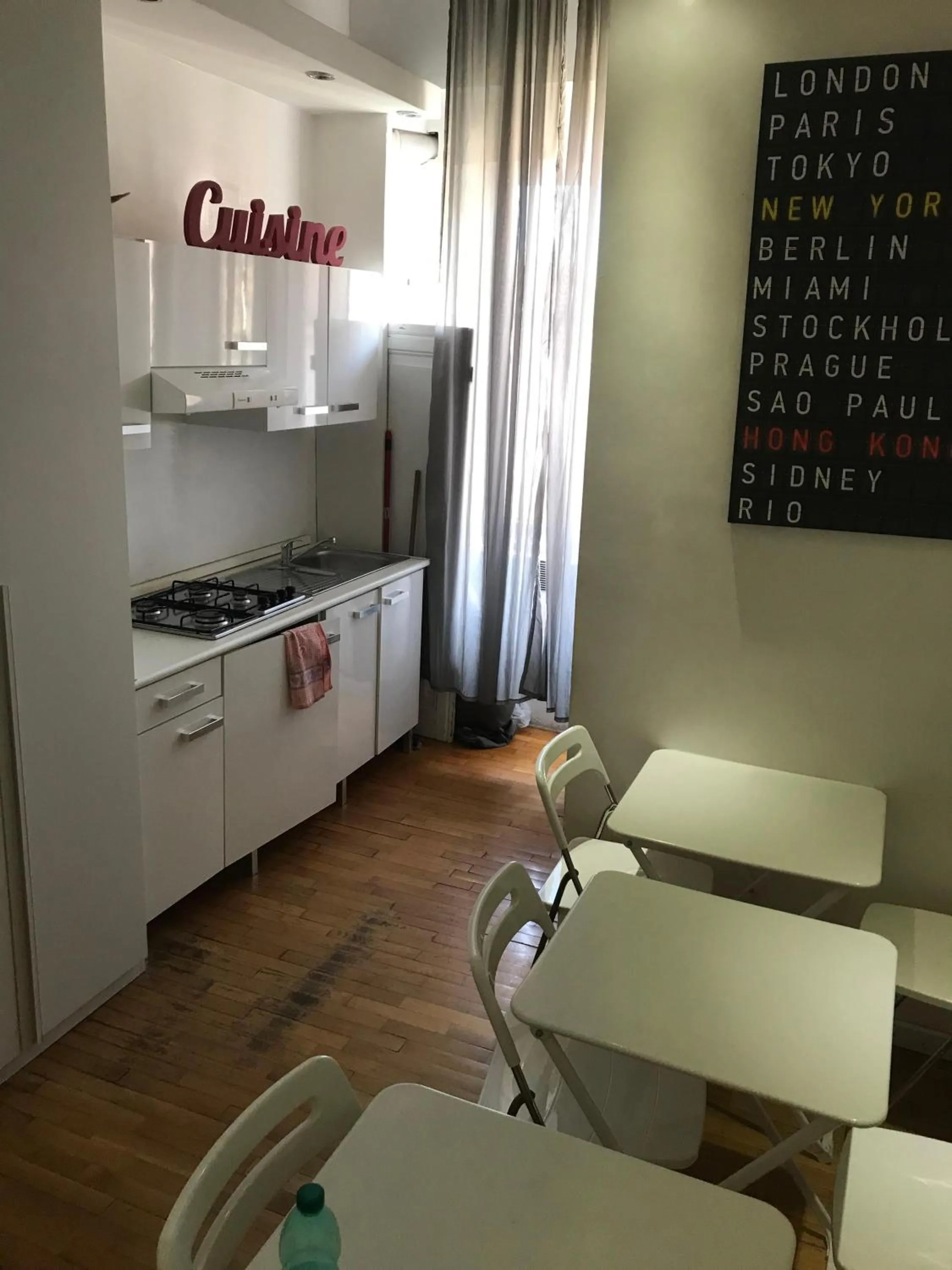 Deluxe Four-Bedroom Apartment - via Catone 29 in White Vatican