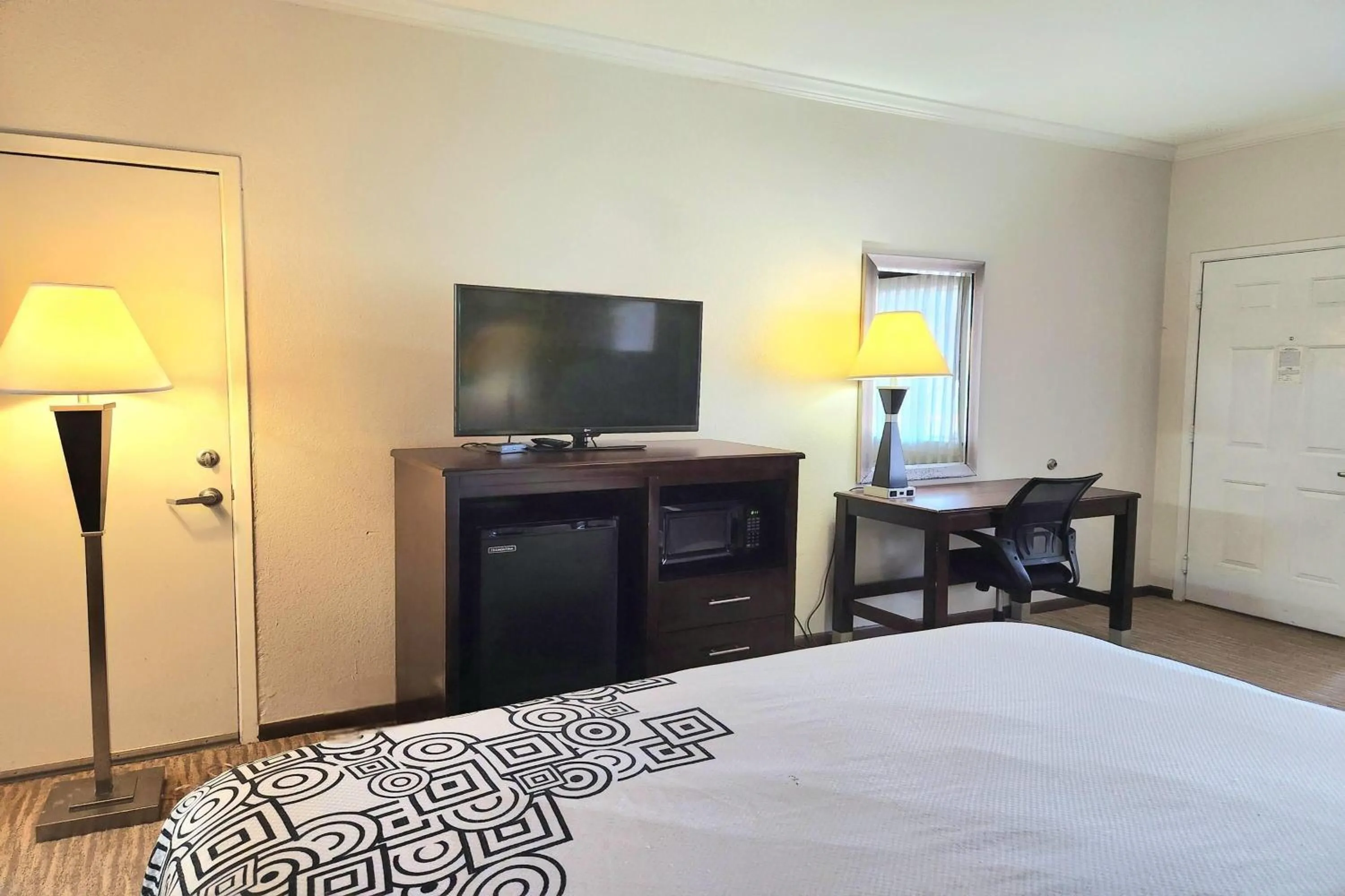 King Studio Suite - Non-Smoking in Days Inn by Wyndham Navasota