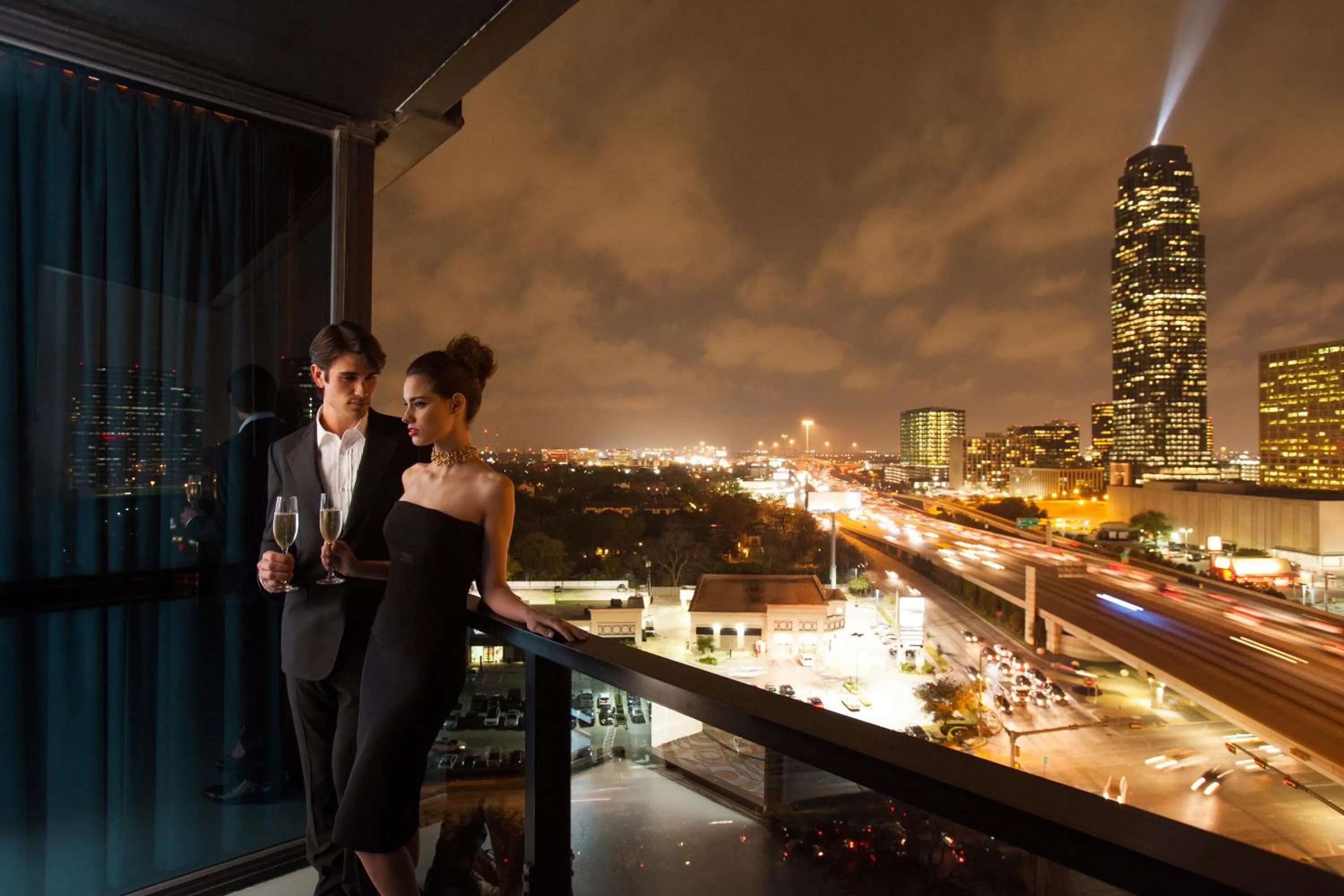 Standard King Suite with Balcony in Hotel Derek Houston Galleria