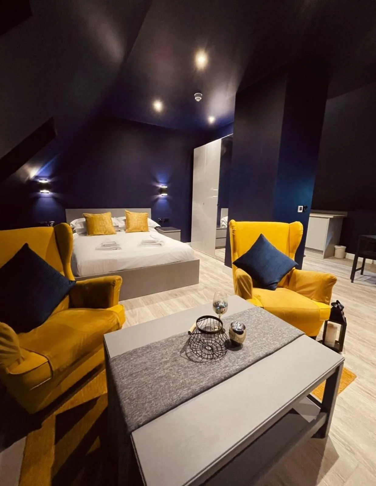 Queen Suite in Sky City Apartments