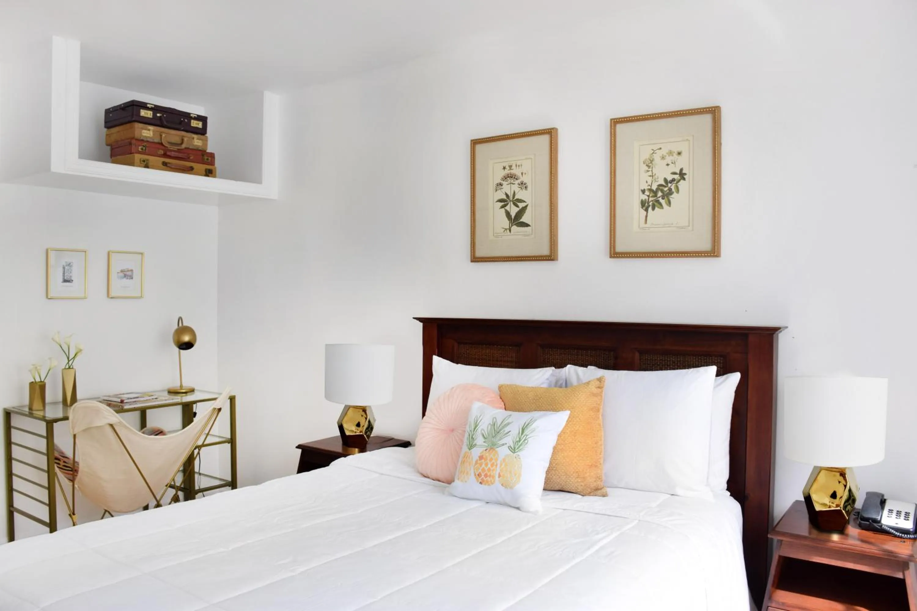 Deluxe Double Room with One Queen Bed in Beach Park Hotel