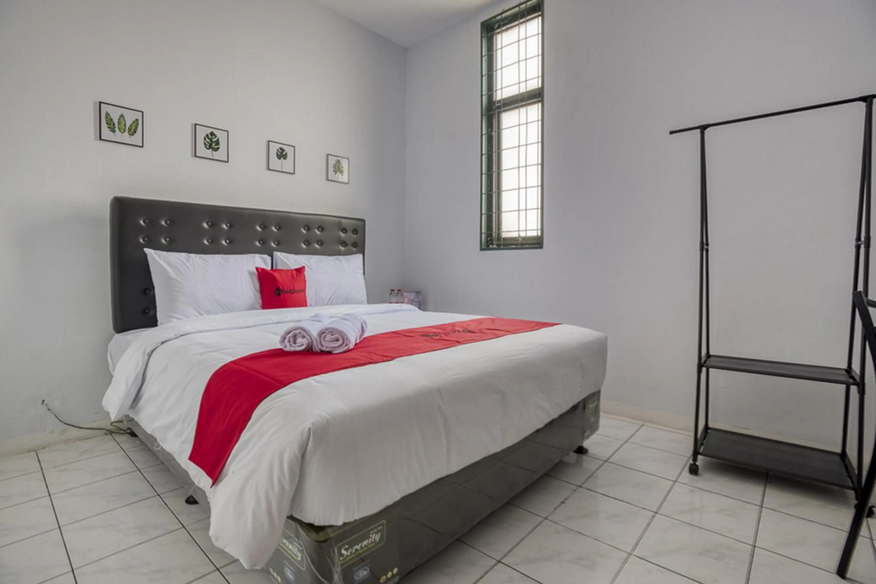 Double Room in RedDoorz Plus near Jakarta Kota Station