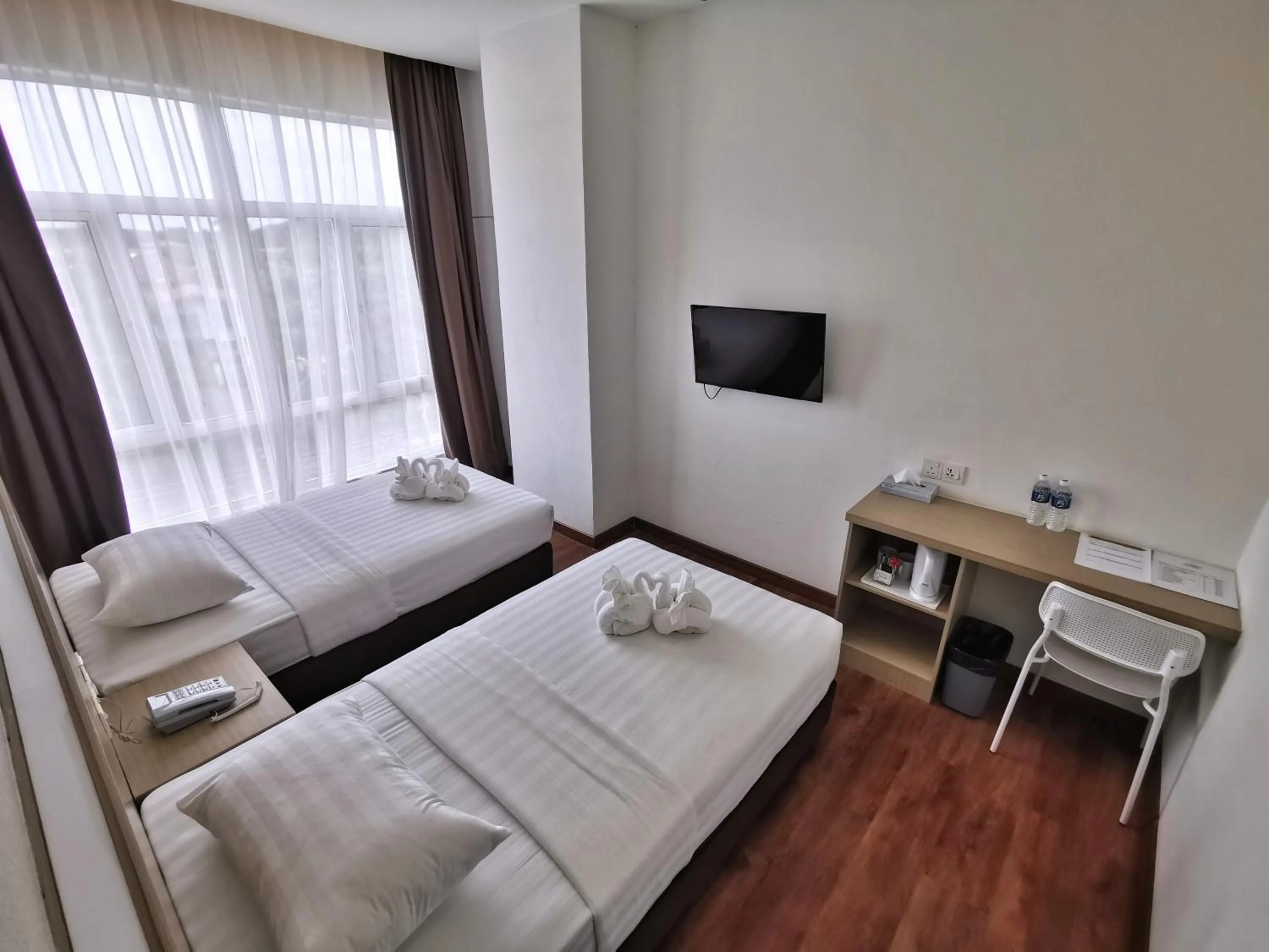 Standard Twin Room in Green World Hotel