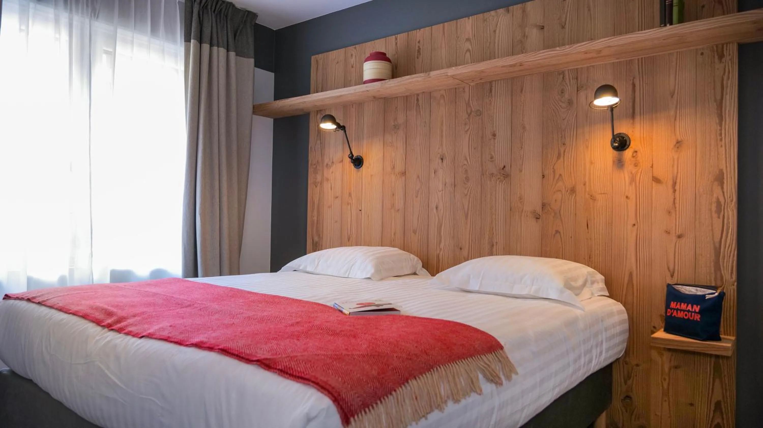 Quadruple Room in Plan B Hotel - Living Chamonix