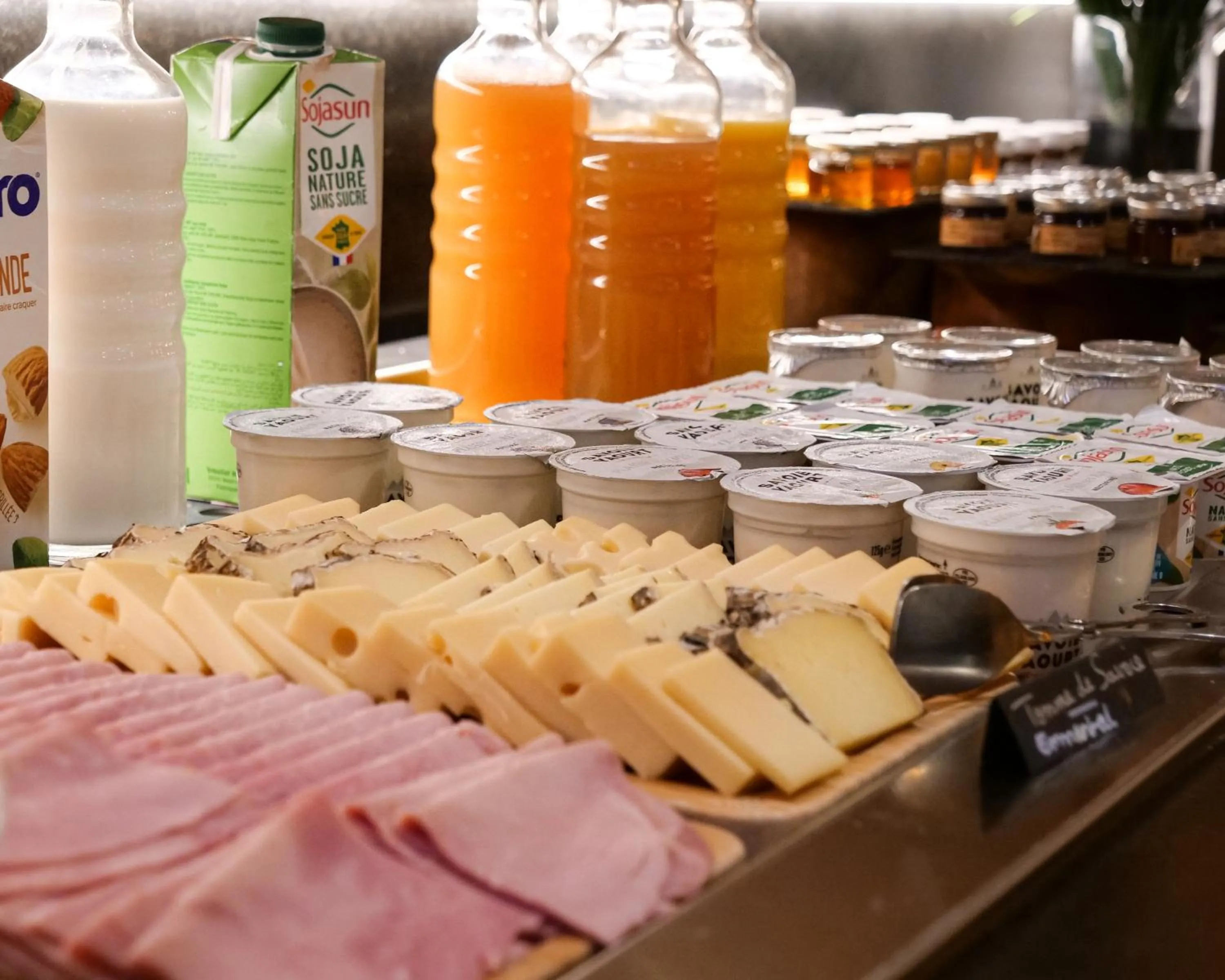 Family Room with Mountain View in Plan B Hotel - Living Chamonix