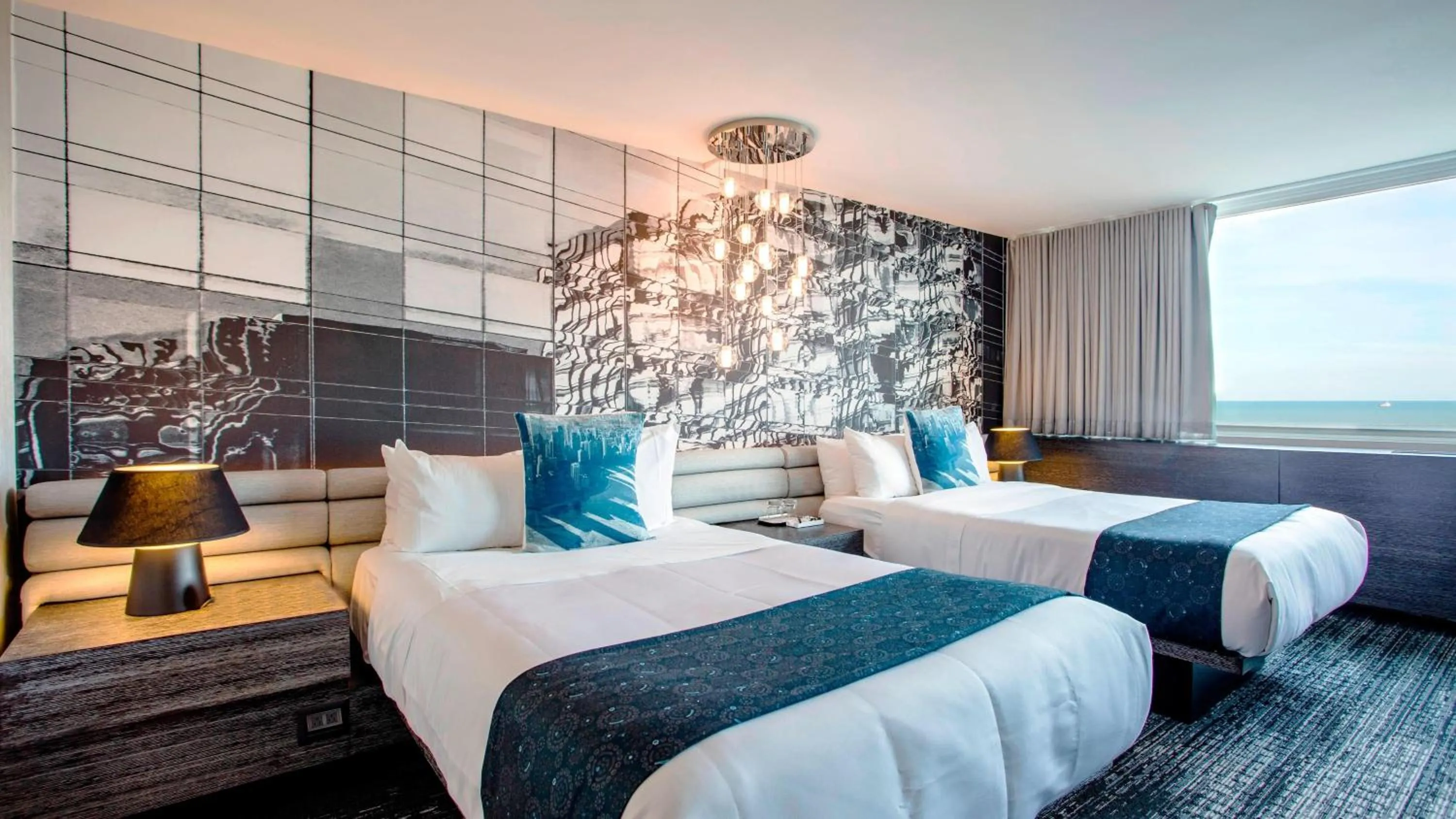 Double Room with Two Double Beds and Lake View - High Floor in The Wade