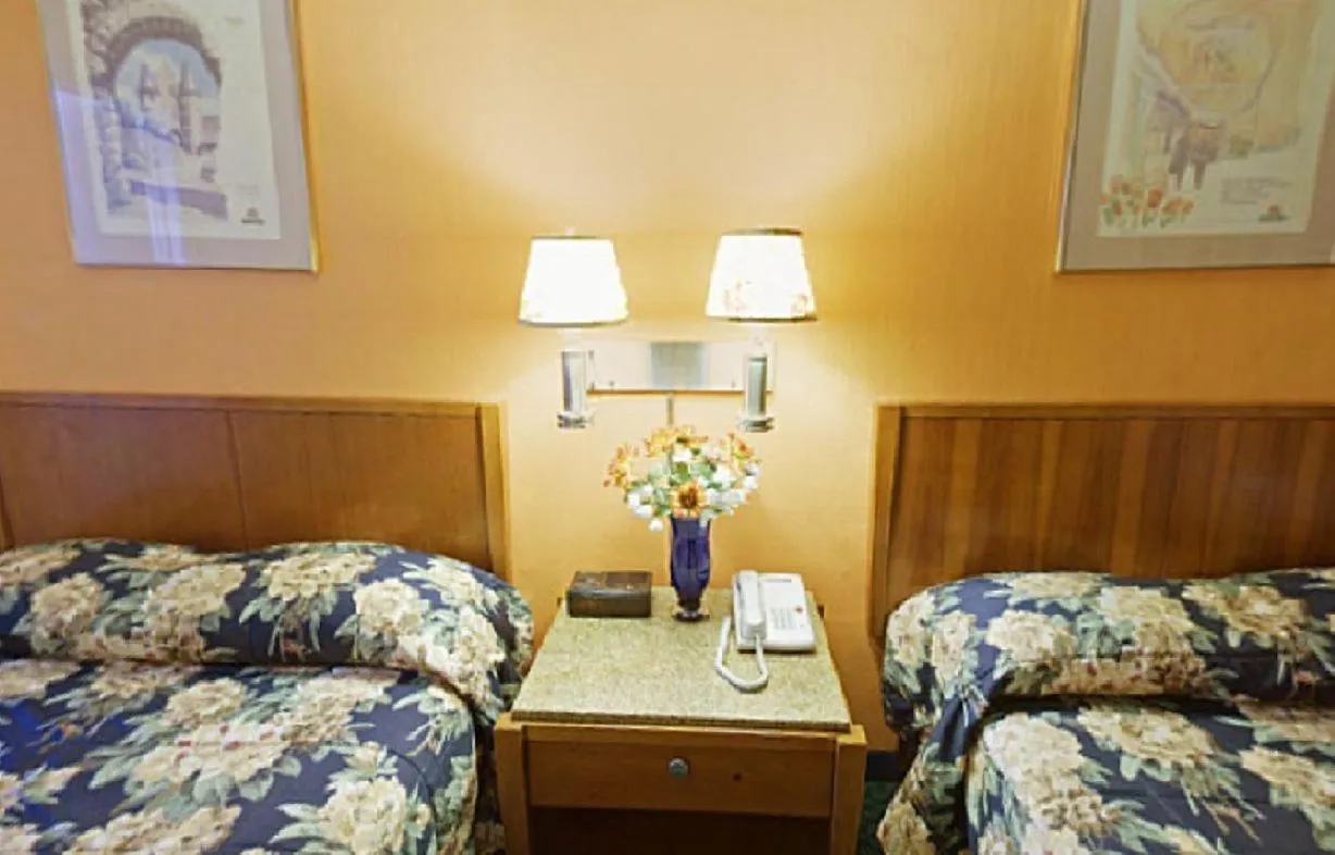 Room with Two Double Beds in Americas Best Value Inn - Livermore