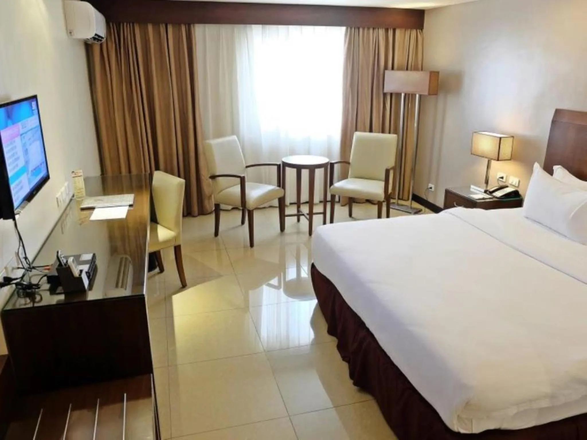 Deluxe King Room in Mandarin Plaza Hotel