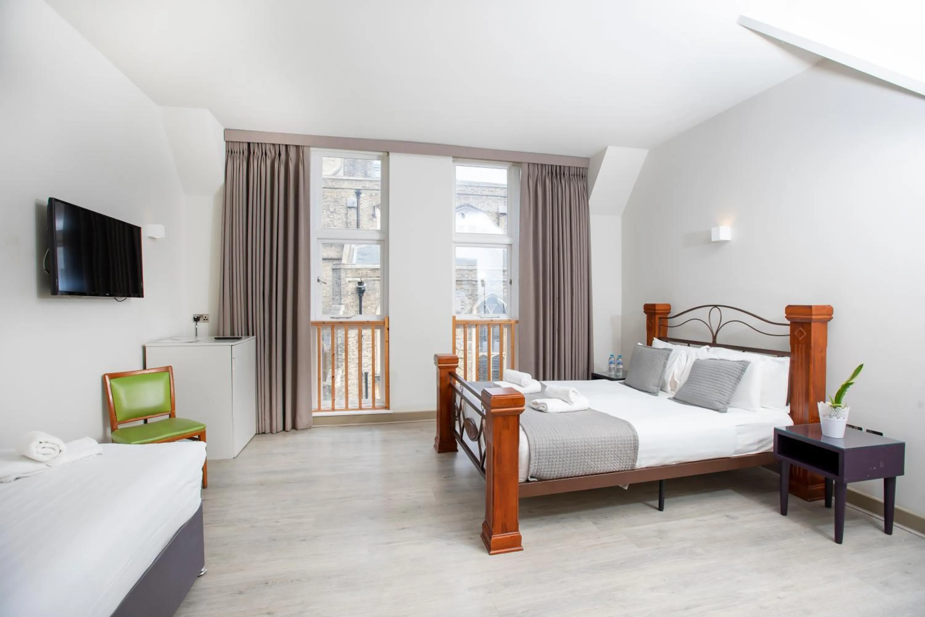 Deluxe Studio in Arch Hotel