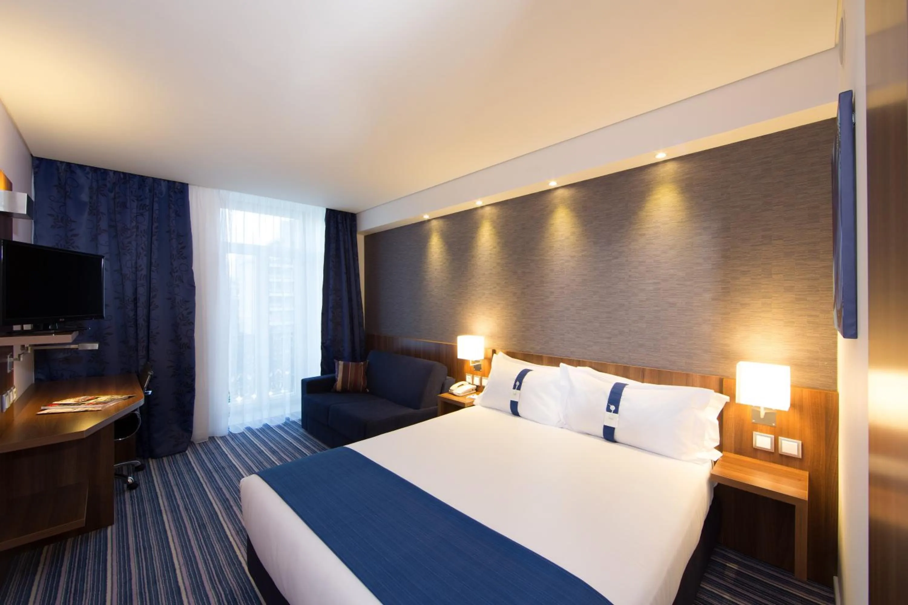 Standard Double Room with Sofa Bed in Holiday Inn Express Lisboa - Av. Liberdade by IHG