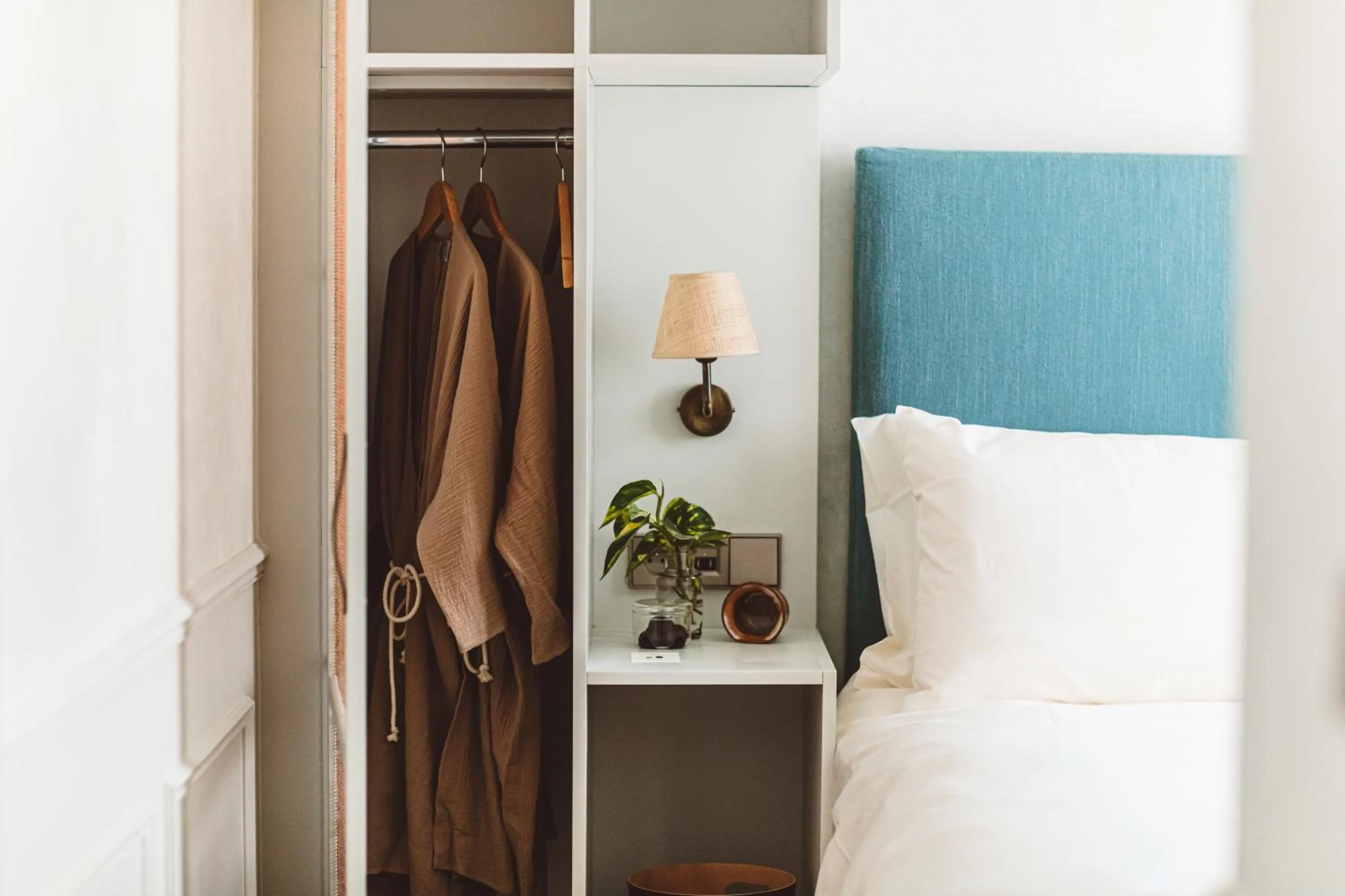  STANDARD SINGLE ROOM in HOY Paris - Yoga Hotel