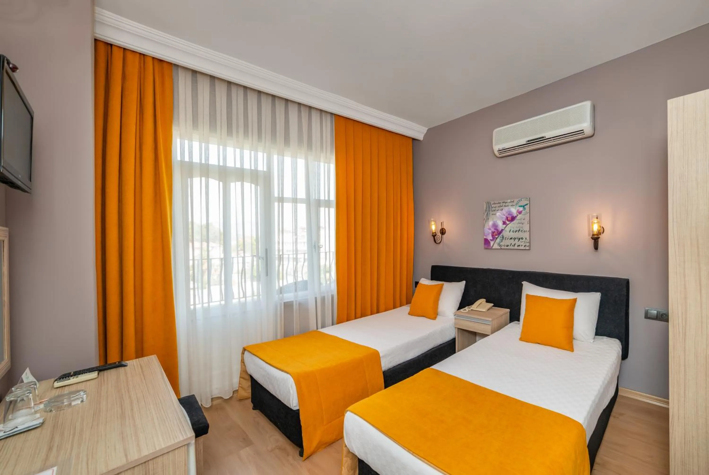 Standard Twin Room in Yasemin Hotel