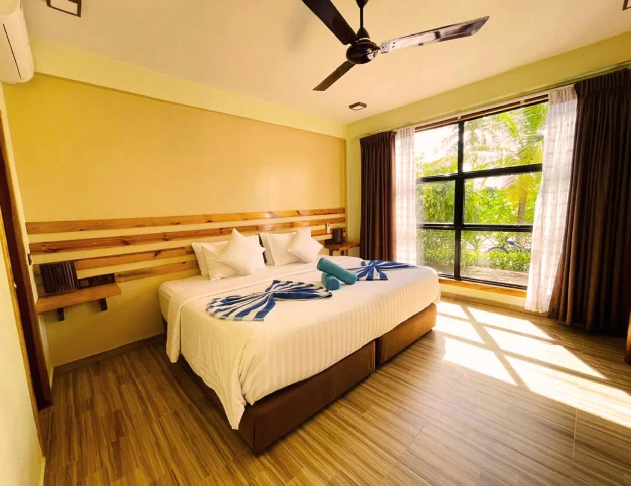 Deluxe Double or Twin Room with Sea View in Endheri Sunset Dhangethi