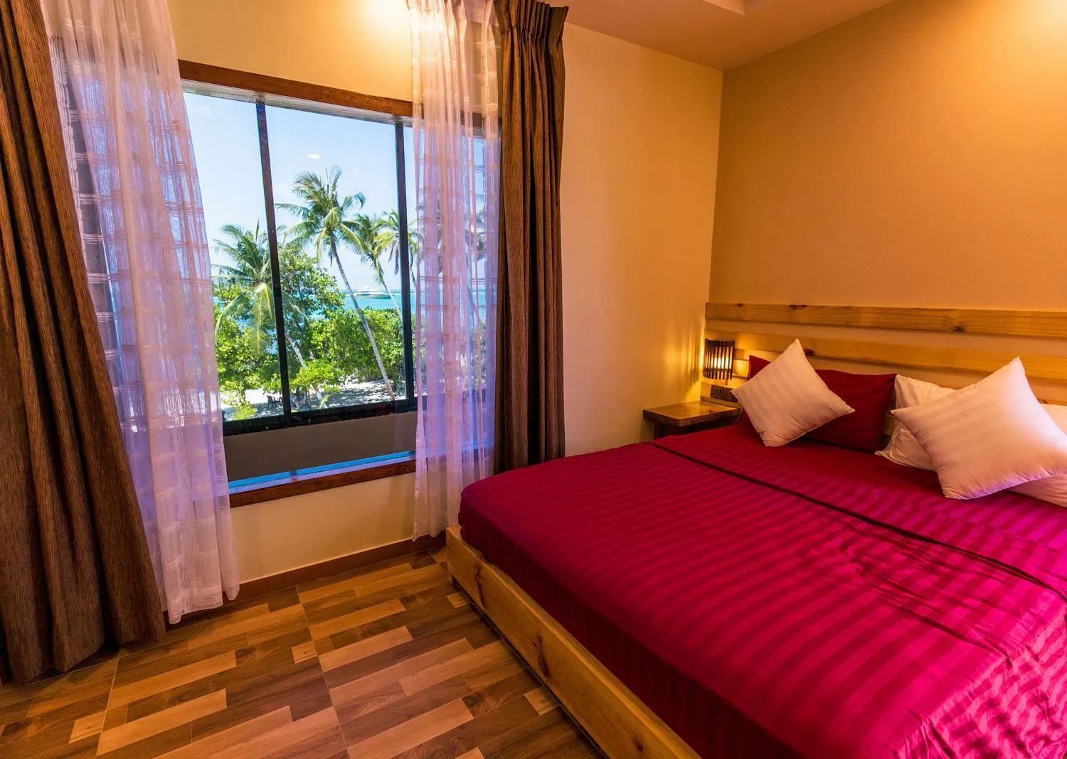 Deluxe Double Room with Side Sea View in Endheri Sunset Dhangethi