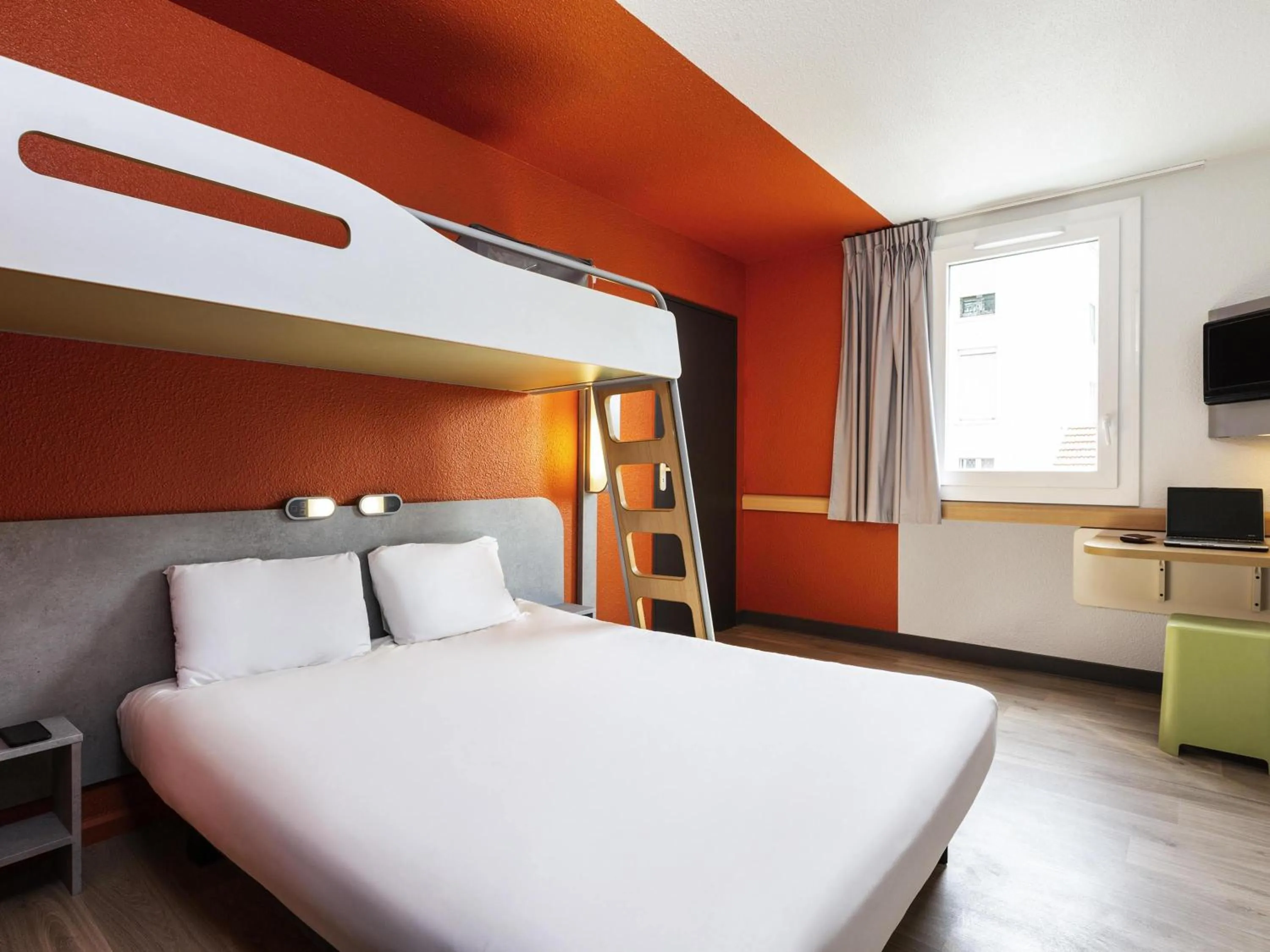 Triple Room with One Double Bed and One Bunk Bed in ibis budget Paris Porte de Vincennes