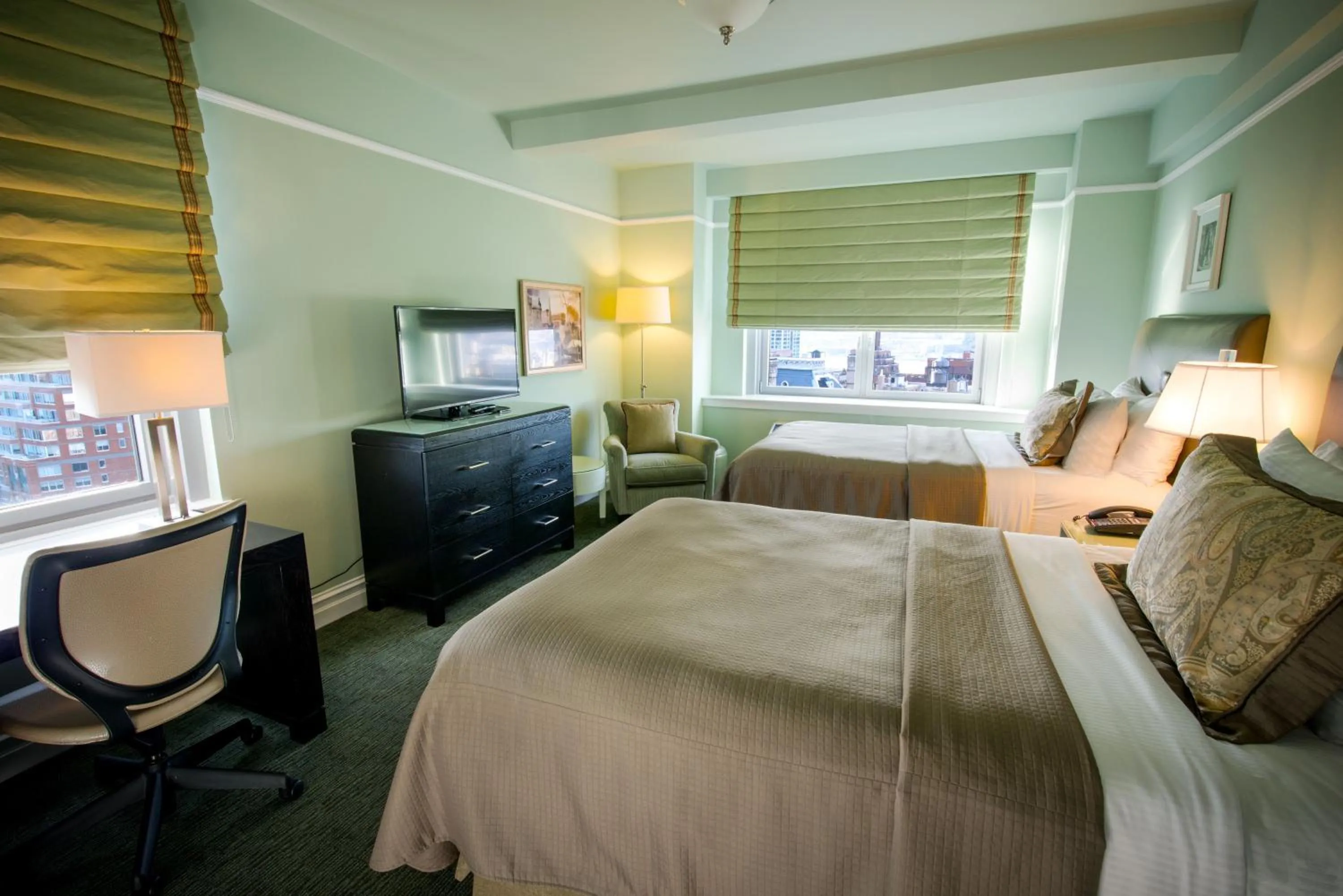 Deluxe Double Studio with Two Double Beds in Hotel Beacon