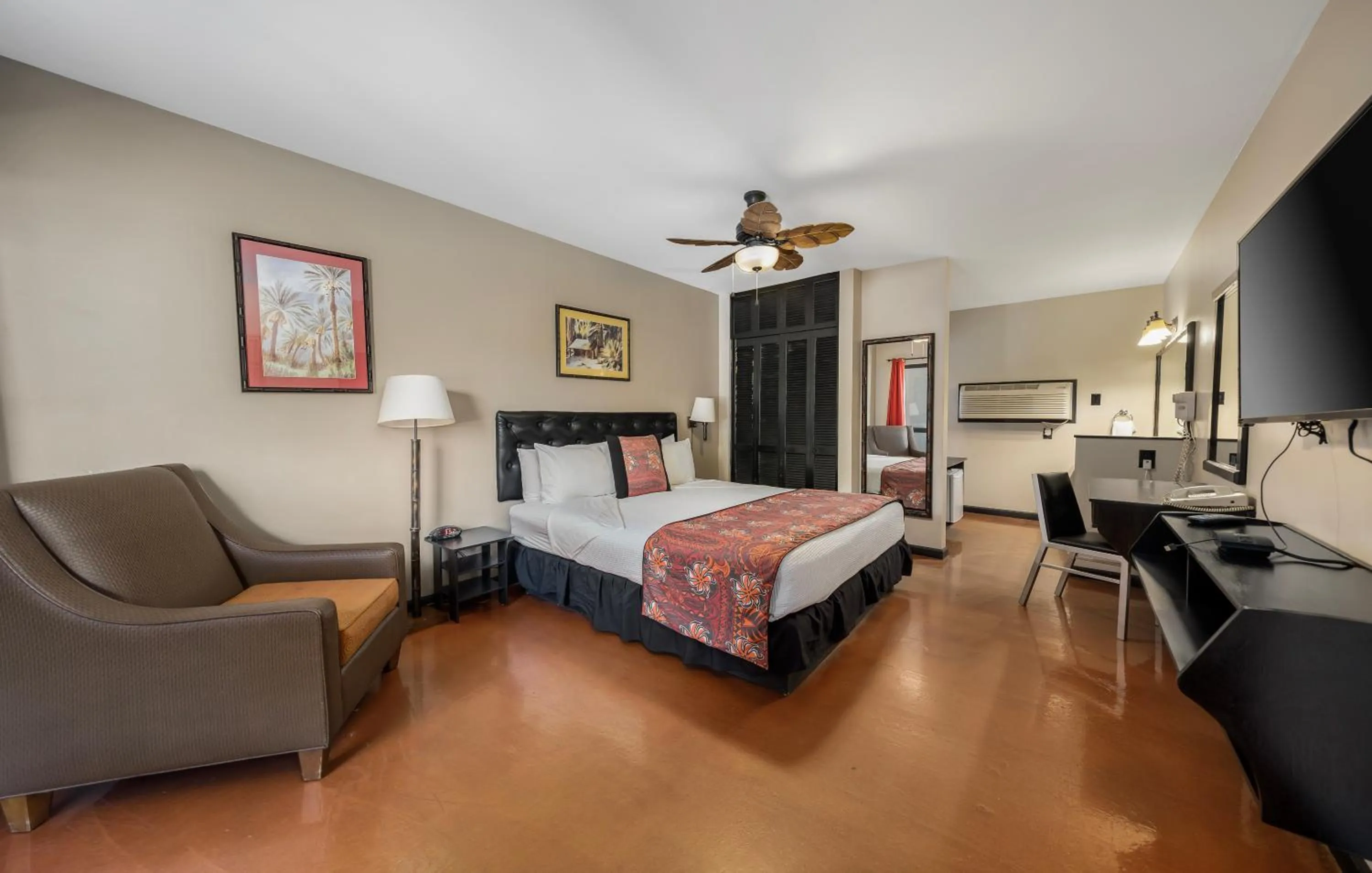 Deluxe King Room in Caliente Tropics