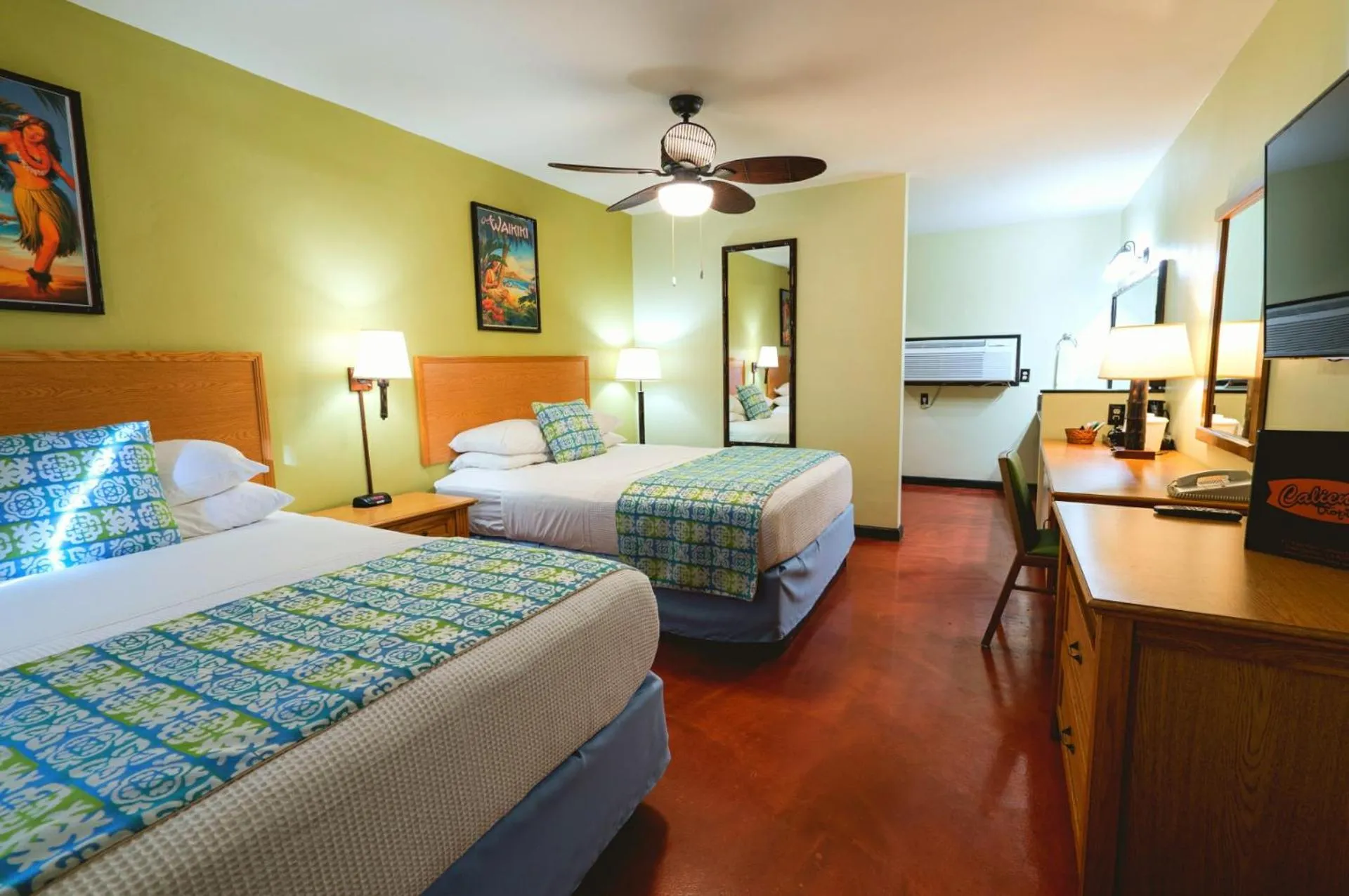 Queen Room with Two Queen Beds - Disability Access in Caliente Tropics