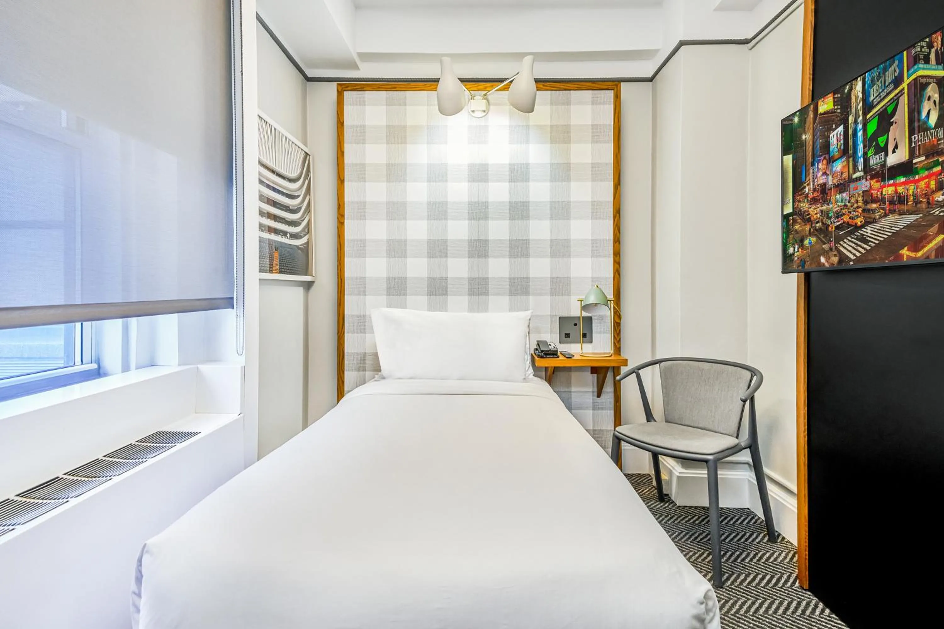 Single Room in Paramount Times Square - A Generator Hotel
