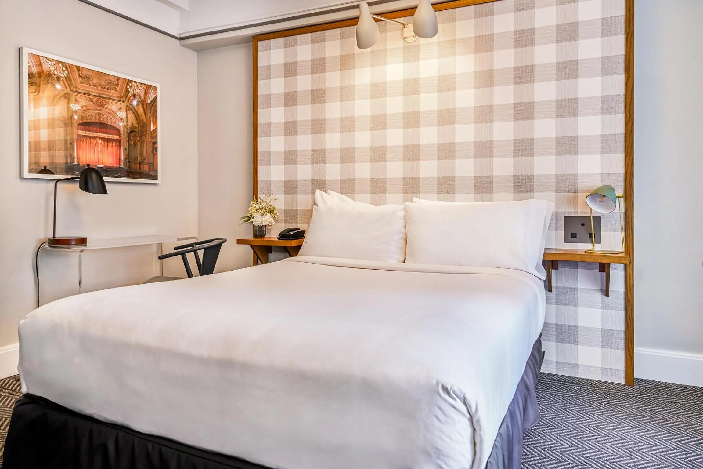 Queen Room - Disability Access in Paramount Times Square - A Generator Hotel