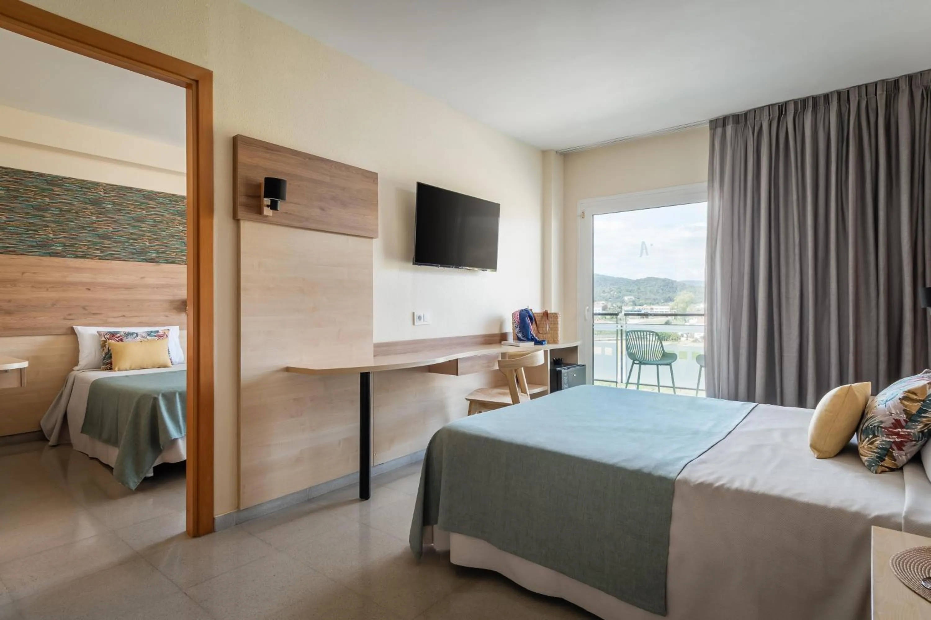 Family Room in ALEGRIA Caprici Verd 4 Sup