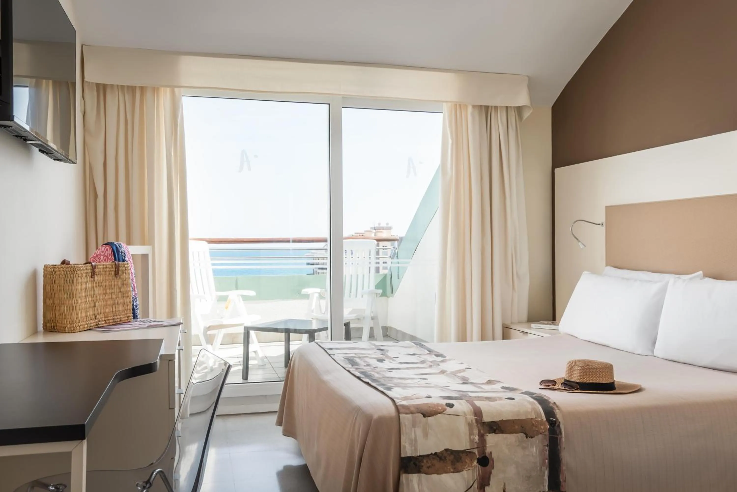 Premium Double Room in ALEGRIA Caprici Verd 4 Sup