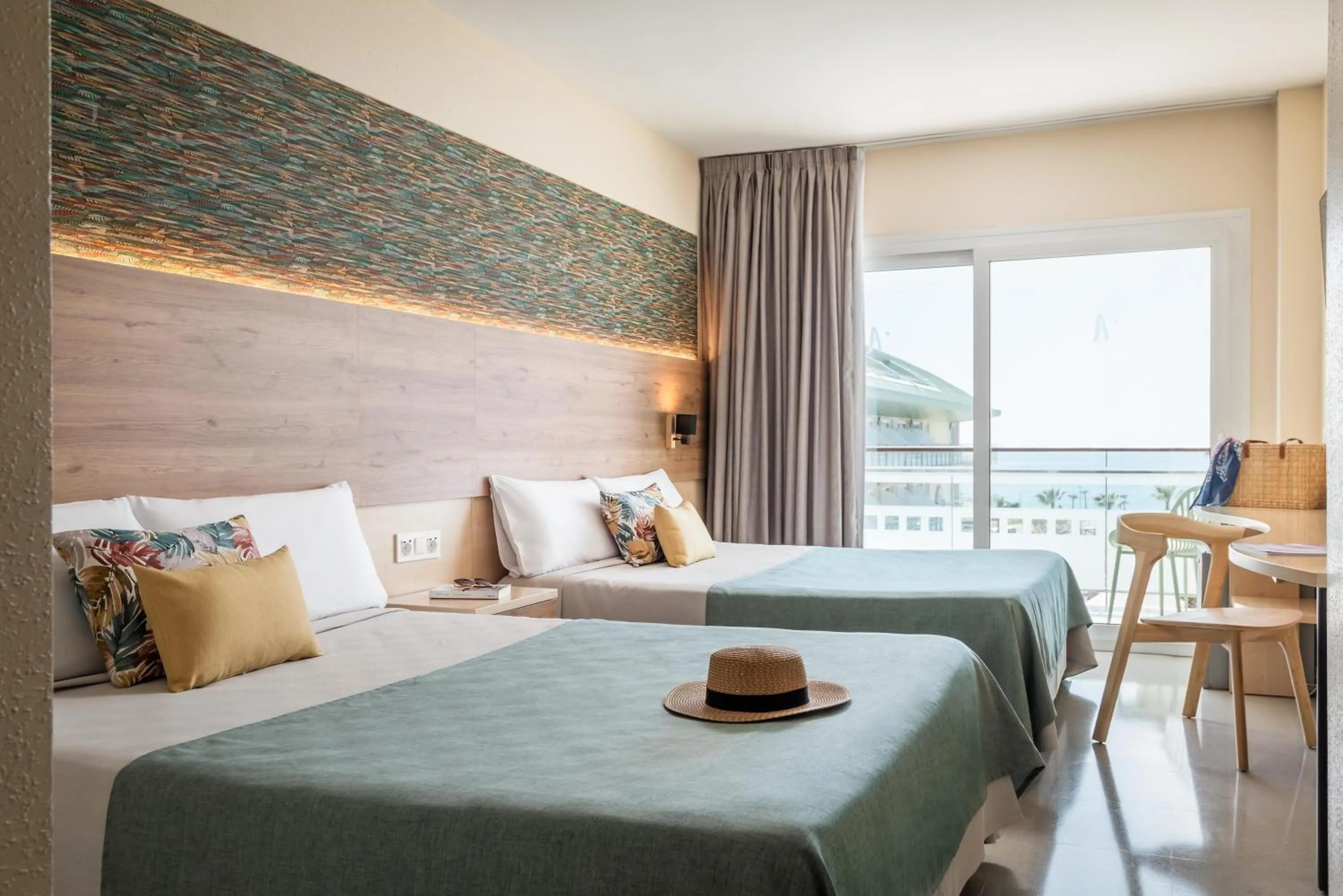 Standard Quadruple Room in ALEGRIA Caprici Verd 4 Sup