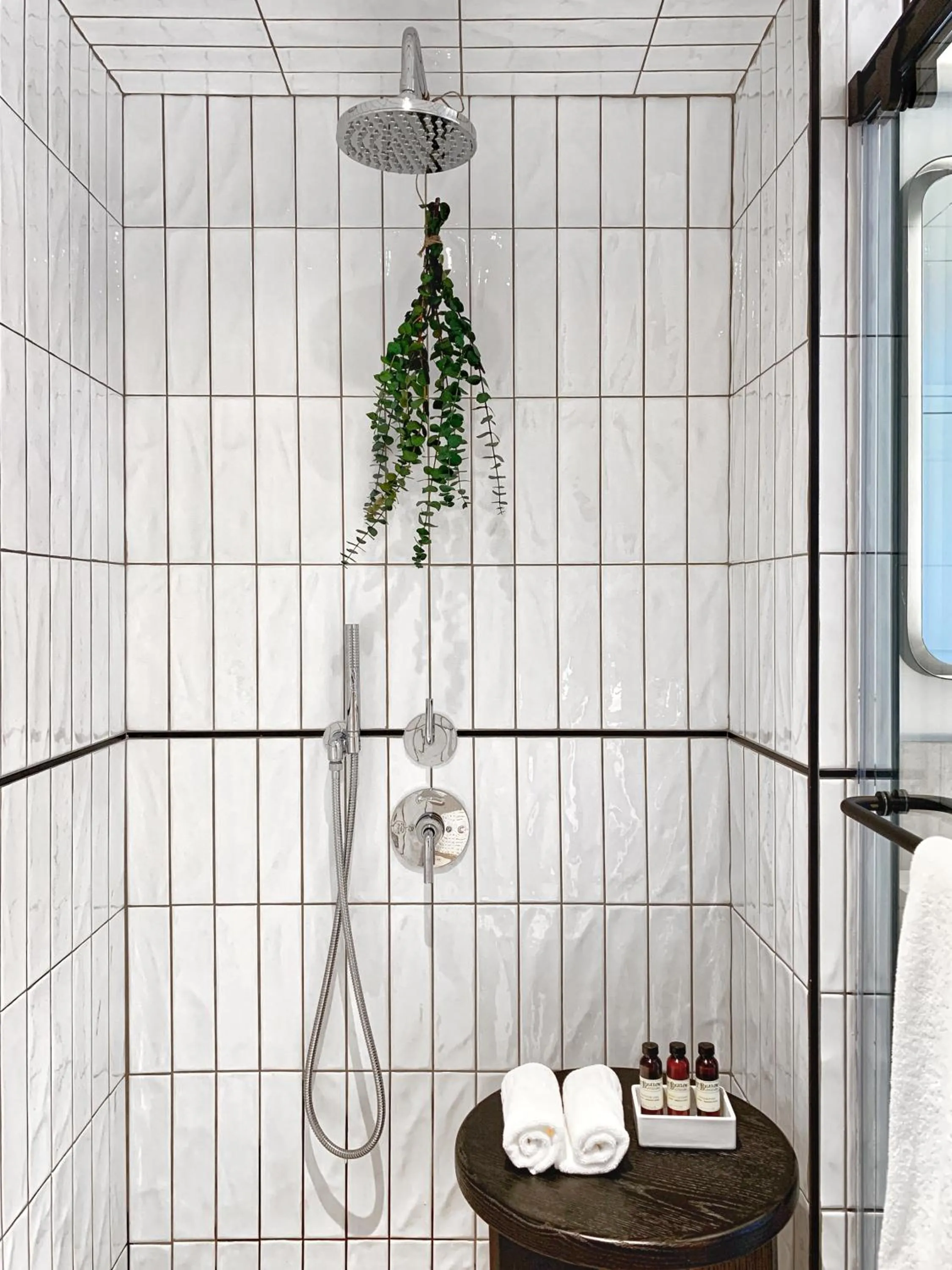 King Room - Accessible Roll In Shower in White Elephant Palm Beach