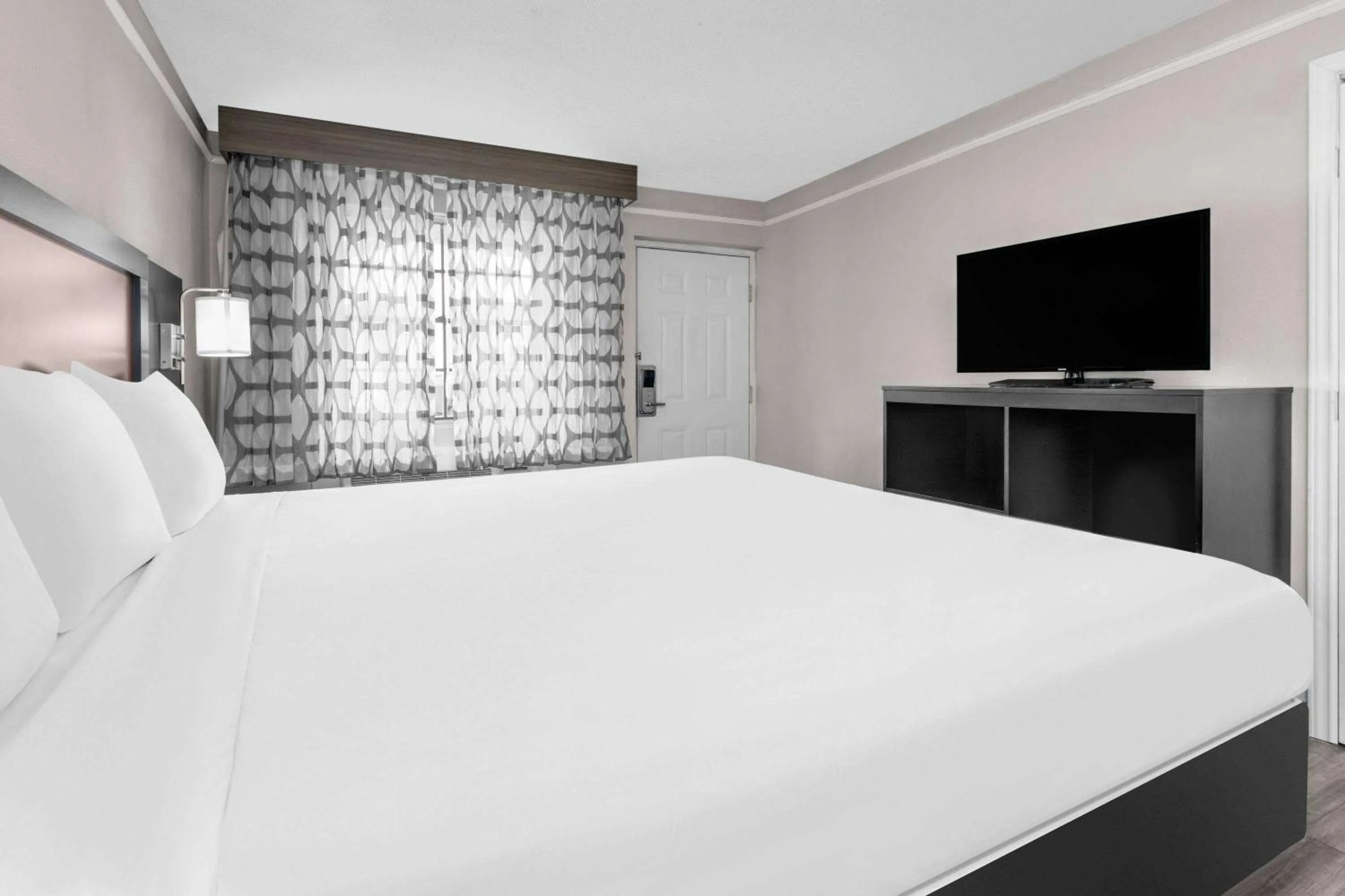 Deluxe King Room in Baymont by Wyndham Austin University Area