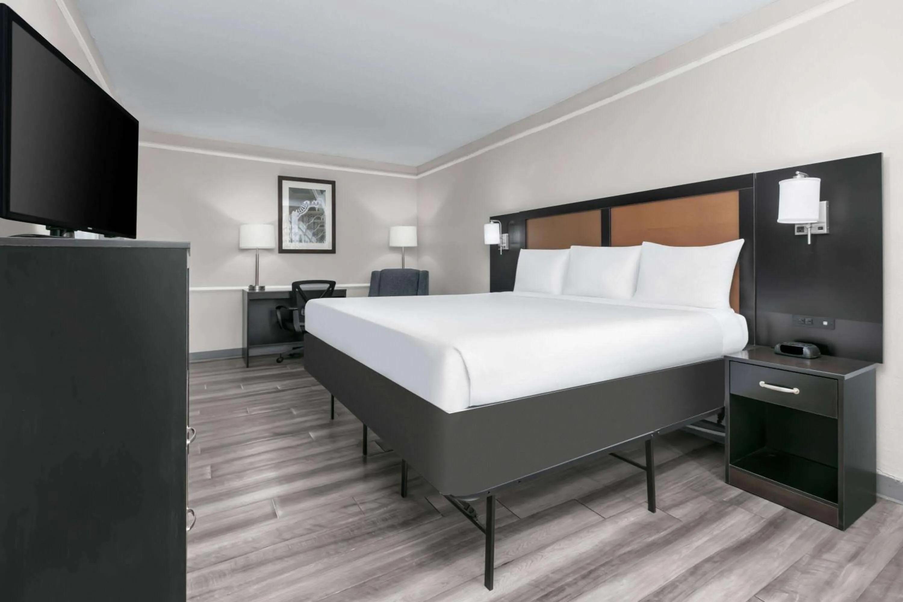 King Room - Disability Access in Baymont by Wyndham Austin University Area