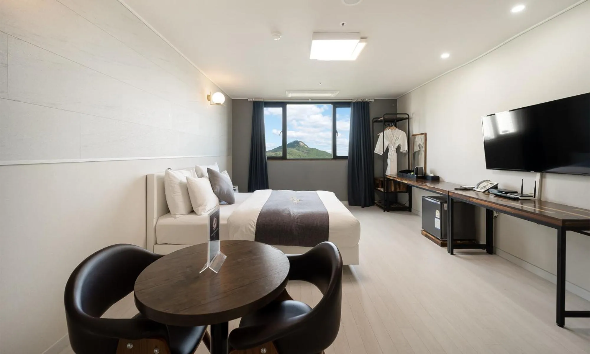 Deluxe Double Room in CM Park Hotel