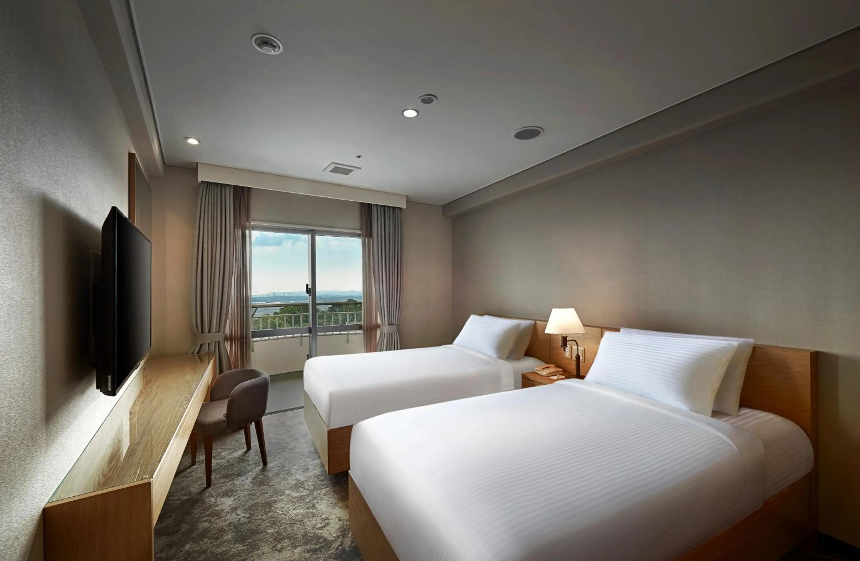 Superior Twin Room in ANA Crowne Plaza Resort Okinawa Uruma Hills By IHG