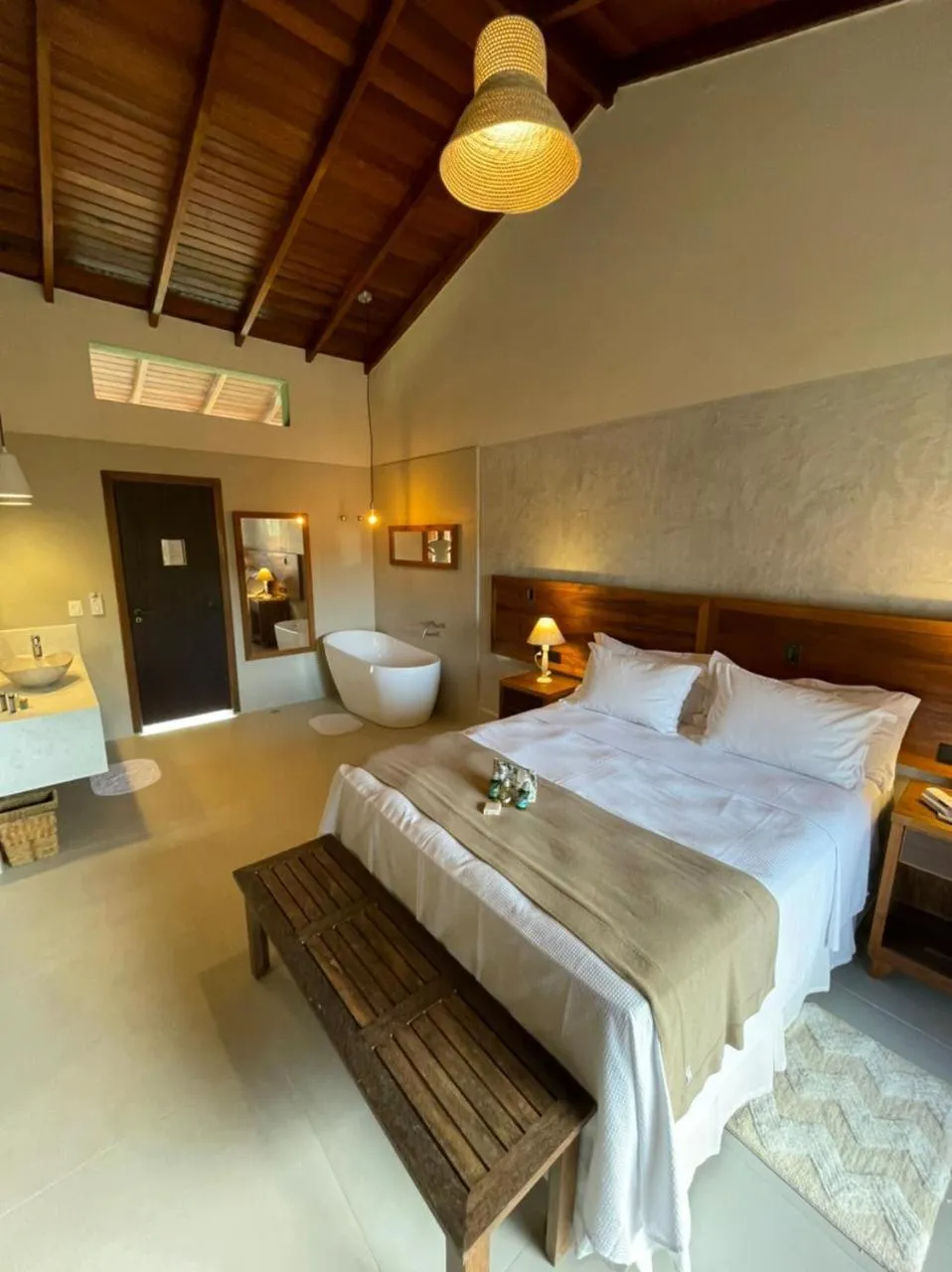 King Room with Balcony in Hiu Hotel