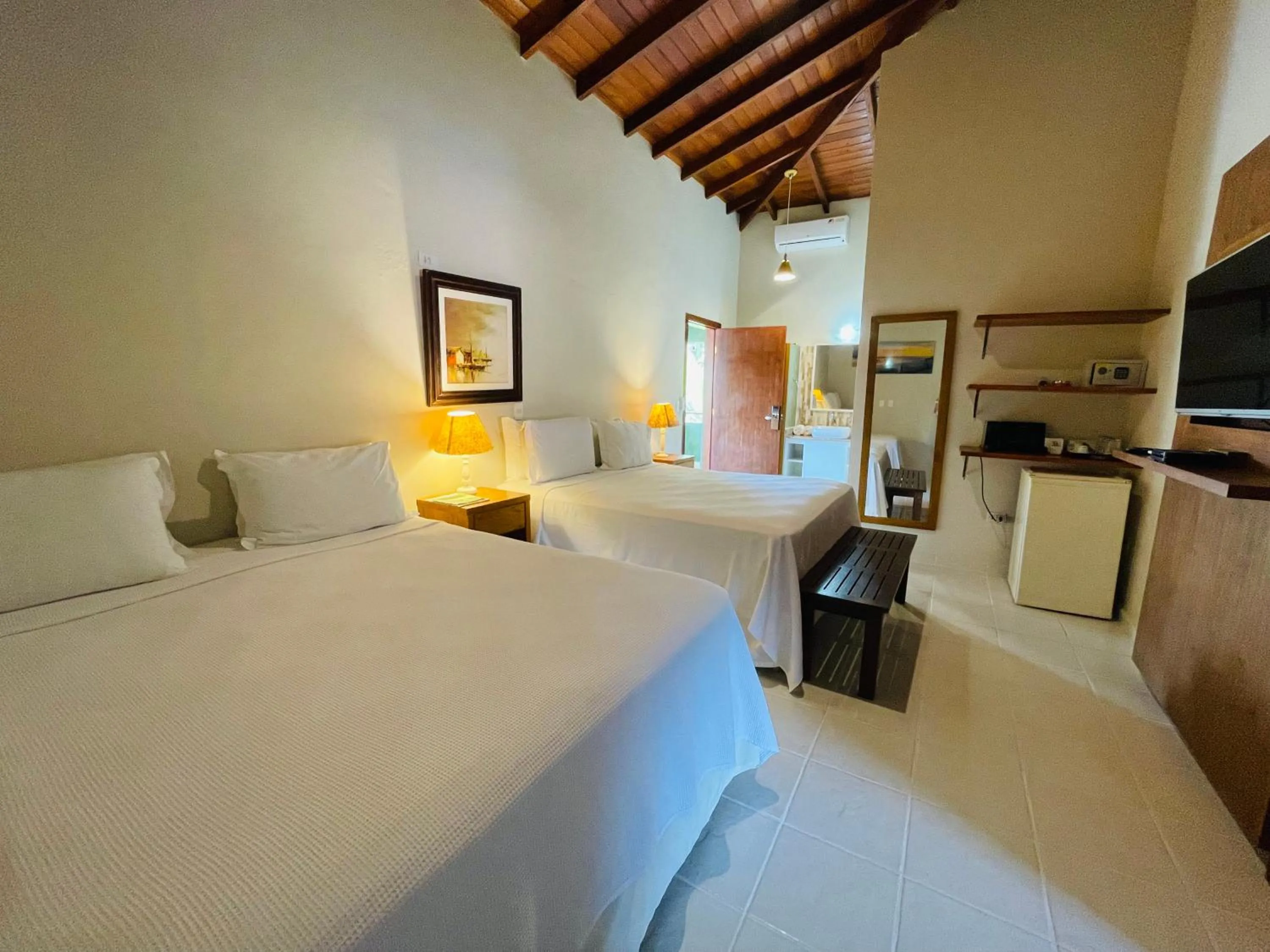 Queen Room with Two Queen Beds in Hiu Hotel