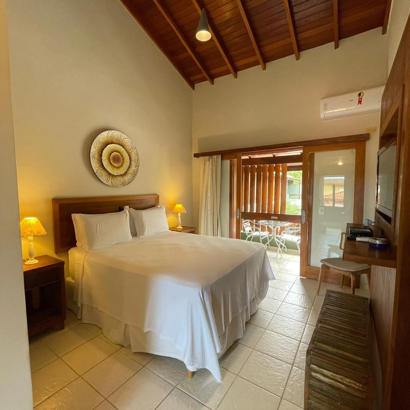 Queen Room with Balcony in Hiu Hotel