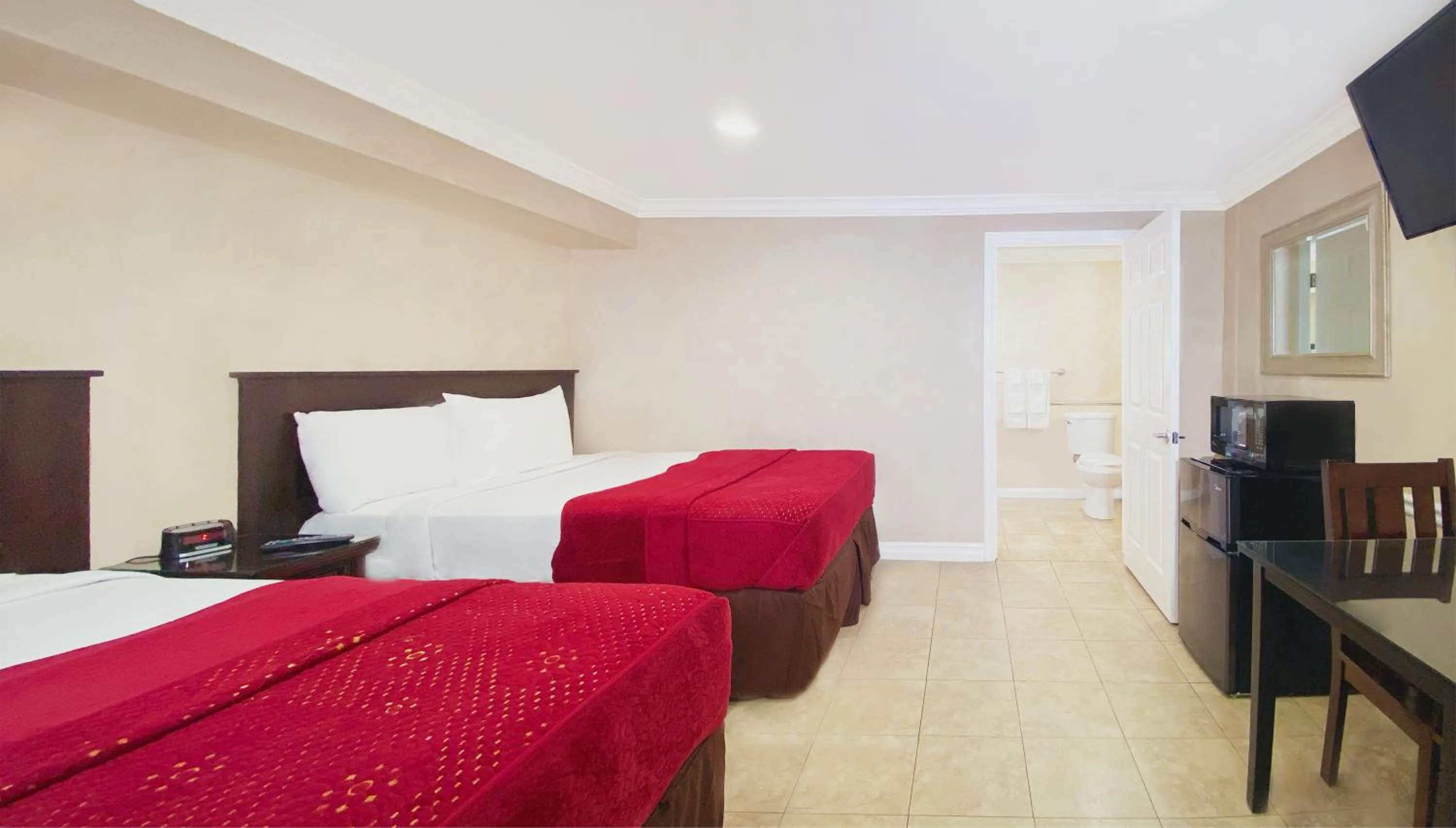 Double Room with Two Double Beds in Nite Inn at Universal City - Walking Distance to Universal Studios Hollywood